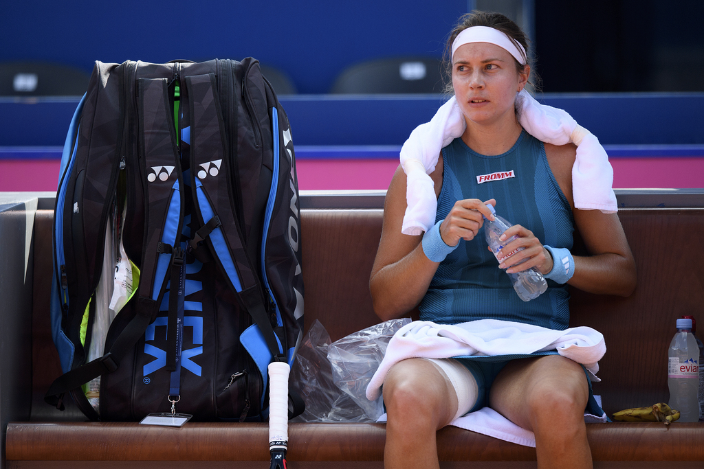 Stefanie Voegele s'incline en deux sets lors du premier tour de Gstaad (KEYSTONE/Anthony Anex)