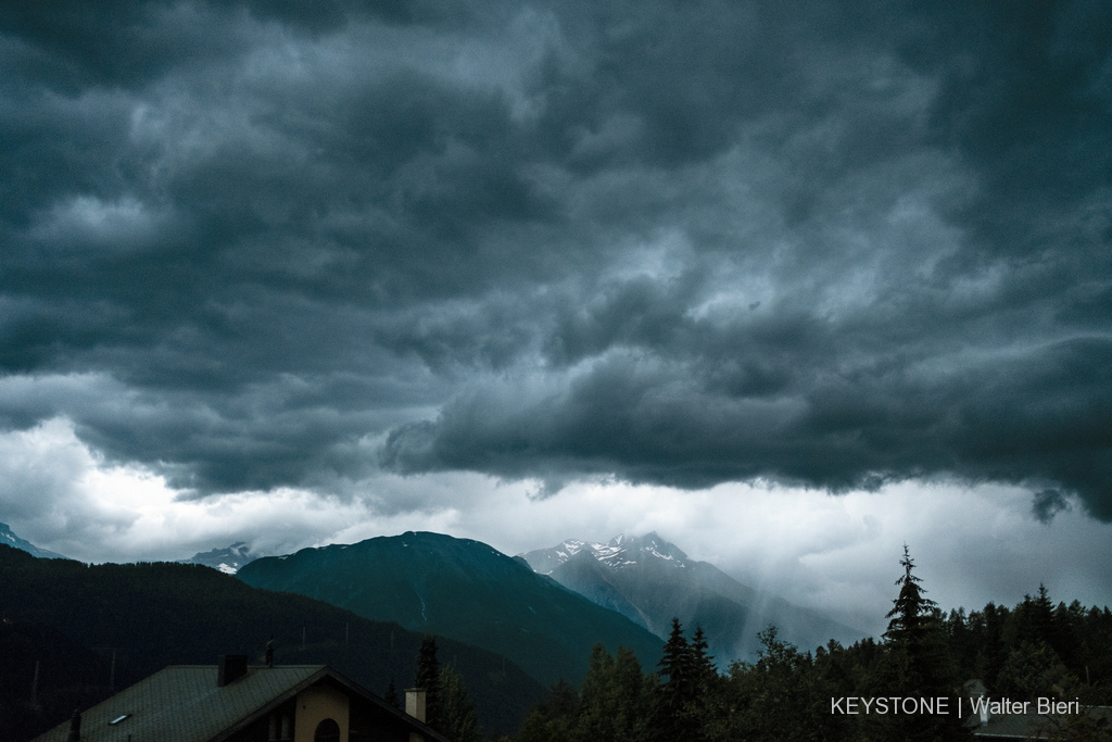 Les nuages noirs n'ont amené que des orages, insuffisants pour mettre fin à l'épisode de sécheresse.