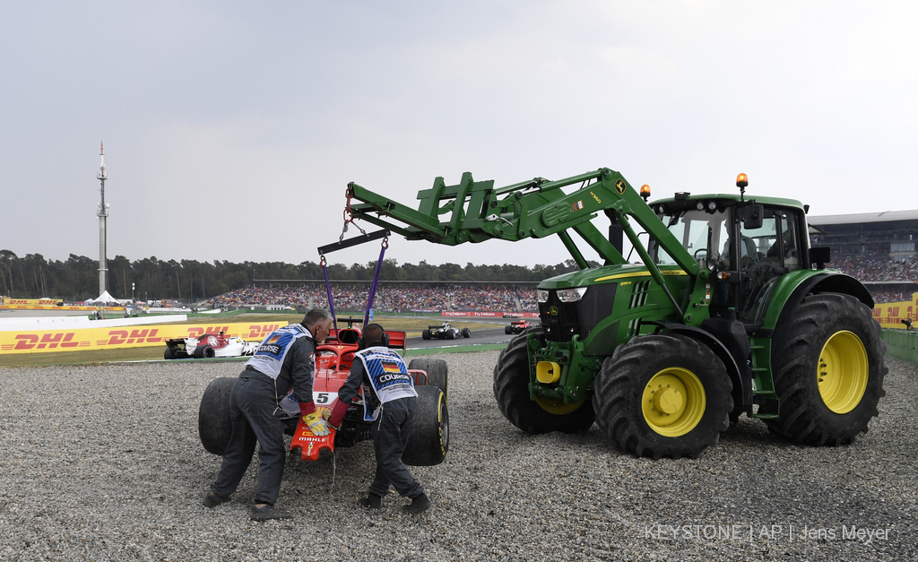 Piégé par la pluie, Sebastian Vettel est parti à la faute, laissant le champ libre à Hamilton.