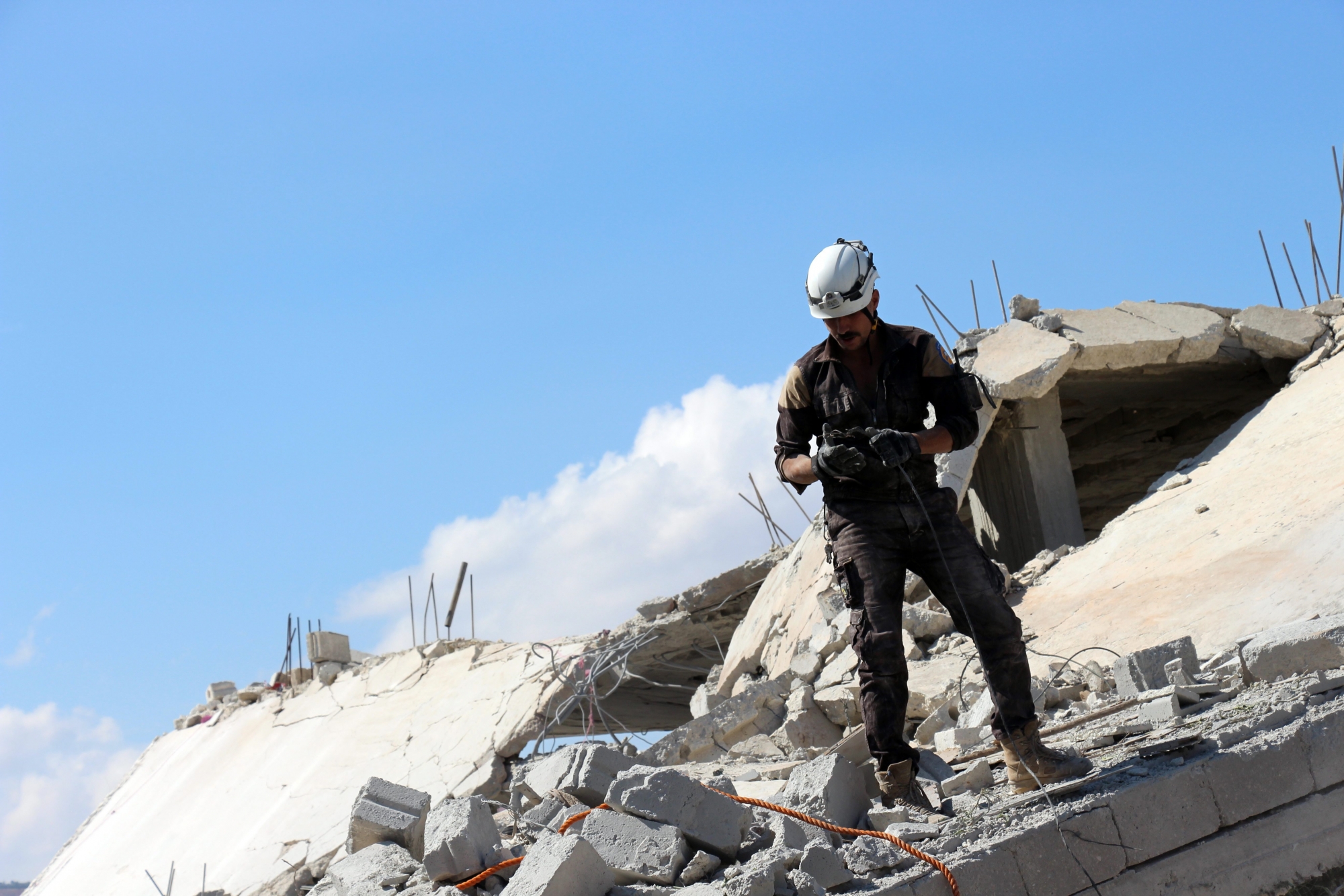 epa06903805 (FILE) - Volunteers with the White Helmets search for survivors in the rubble after an airstrike in Armanaz, a rural area of Idlib Province, northern Syria, 30 September 2017, (reissued 22 July 2018). Media reports on 22 July 2018 state that around 800 White Helmets personnel and their families have been evacuated to Jordan via Israel, The Israel Defense Forces said. The White Helmets are a Syrian Civil Defence volunteer organisation.  EPA/STR (FILE) SYRIA CONFLICT WHITE HELMETS