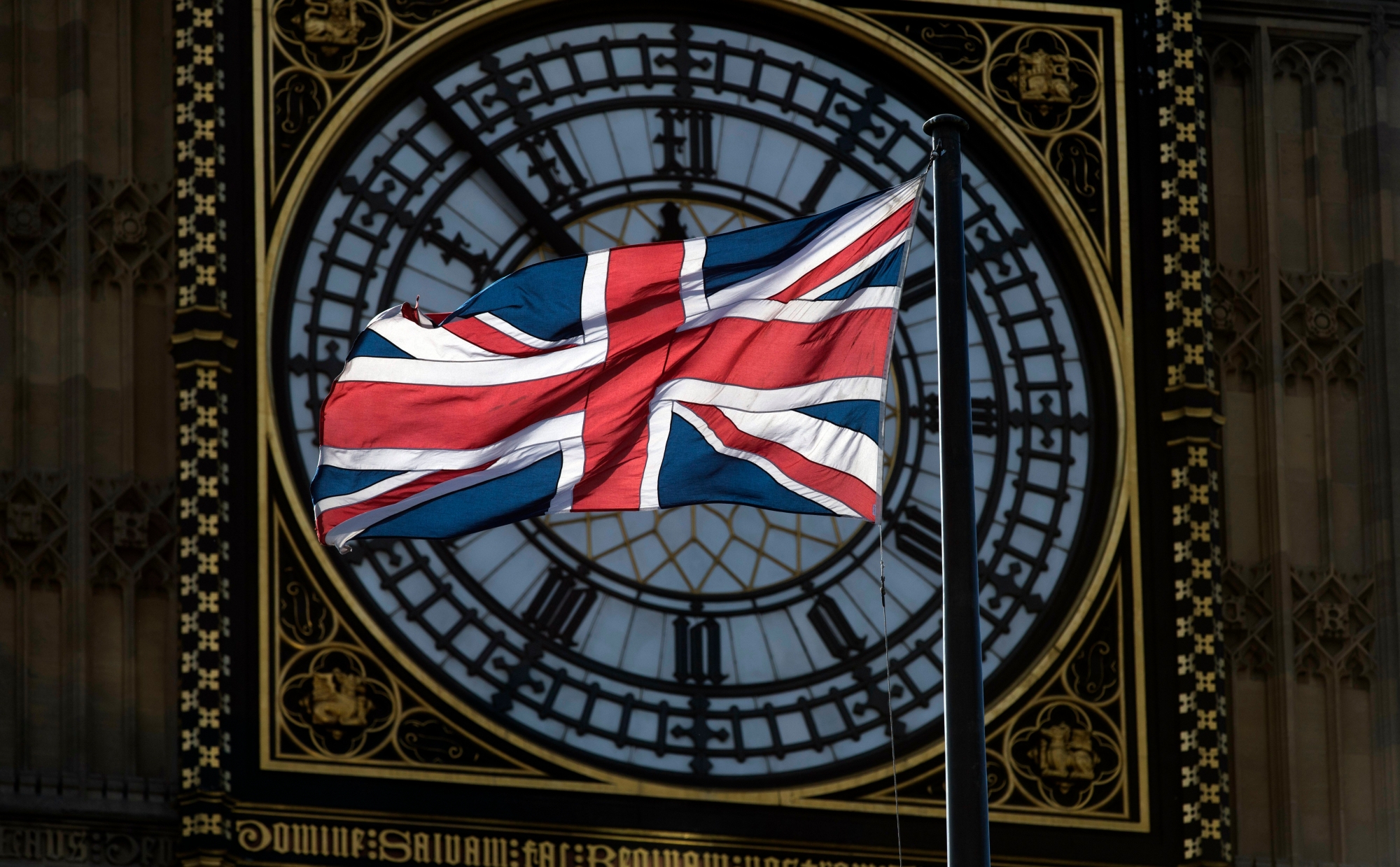 epa05838424 A Union flag flies in front of the clock on the Elizabeth tower at the Houses of Parliament, Central London, 09 March 2017.  EPA/WILL OLIVER BRITAIN PARLIAMENT POLITICS