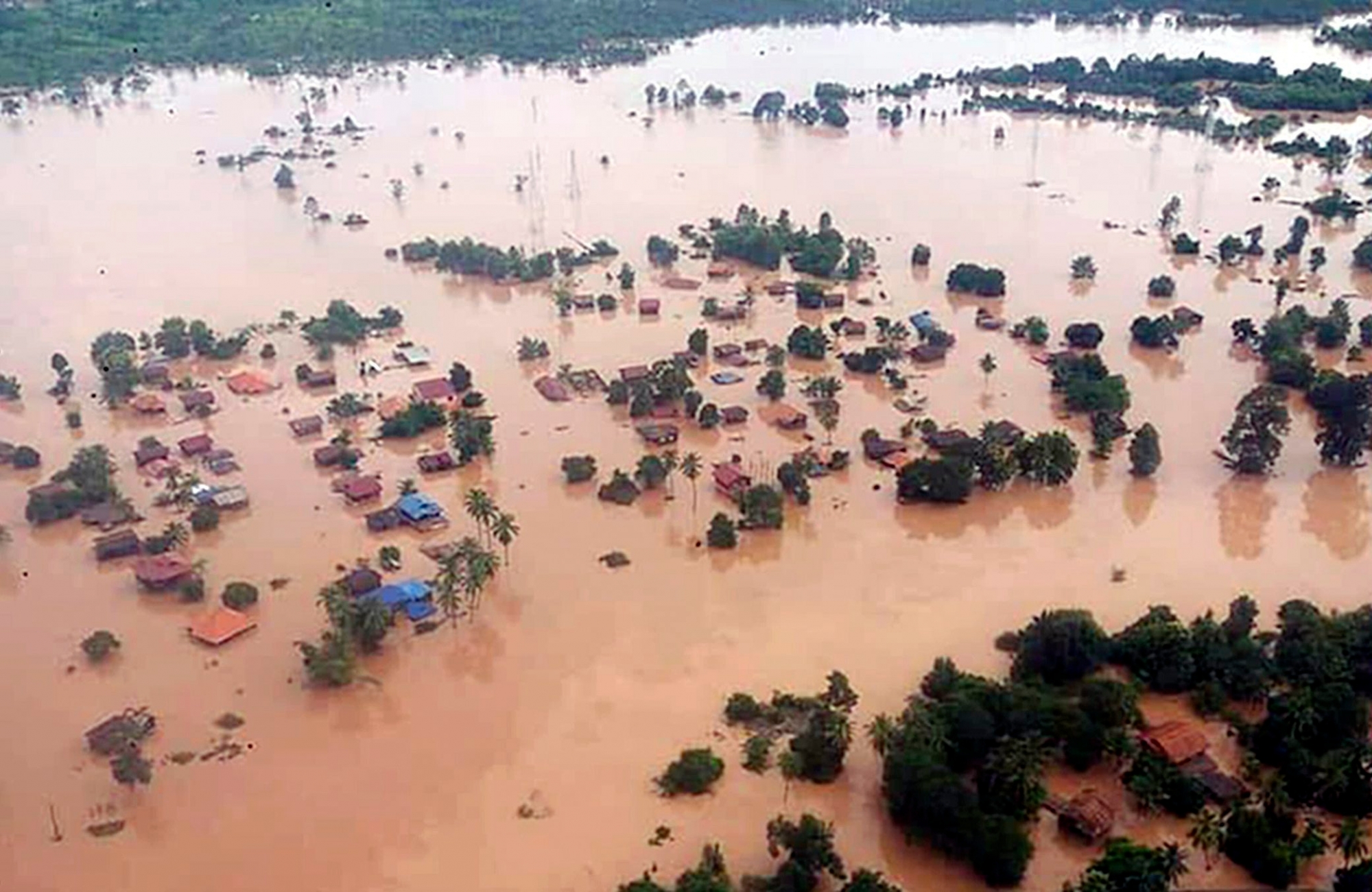 epa06910022 An undated photo made available on 25 July 2018 by ABC Laos News shows aerial view of houses are submerged by floodwaters after the Xe Pian Xe Nam Noy dam collapsed in villages near Attapeu province, Laos. Nearly 20 people are dead and hundreds missing after the Xe Pian Xe Nam Noy hydroelectric dam burst, causing heavy flash floods through several villages, leaving hundreds of households submerged underwater.  EPA/ABC LAOS NEWS HANDOUT EDITORIAL USE ONLY/ NO SALES; BEST QUALITY AVAILABLE HANDOUT EDITORIAL USE ONLY/NO SALES LAOS DAM FLOOD ACCIDENT