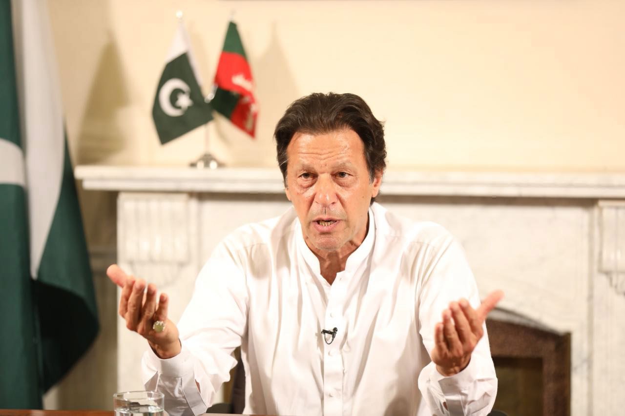 epa06912055 A handout photo made available by the Pakistan Tehrik-e-Insaf (PTI) political party shows Imran Khan, head of PTI, speaking to nation at a televised address in Islamabad, Pakistan, 26 July 2018. Pakistan's Tehreek-e-Insaf party of former international cricketer Imran Khan is leading unofficial and partial vote counts in Pakistan's general election, while the release of official figures has been delayed due to technical failures. Elections in Pakistan were held a day earlier after tense campaigning plagued by allegations of rigging in favor of the PTI by the establishment, a term used to refer to the Pakistani army which has denied interference.  EPA/PTI HANDOUT  HANDOUT EDITORIAL USE ONLY/NO SALES PAKISTAN ELECTIONS