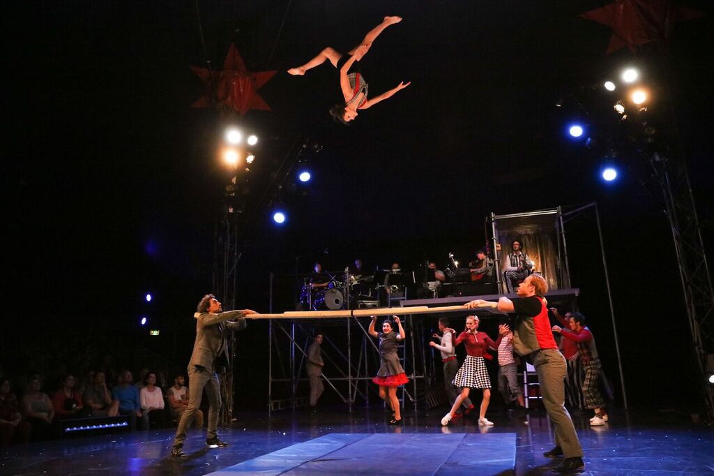 Crans-Montana, comme Monaco, a désormais son festival de cirque. Ici un numéro de barre russe à découvrir sous le chapiteau de Cirque au Sommet cet été.