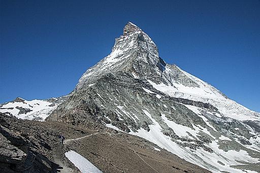 Un alpiniste a été retrouvé mort sur une arête du Cervin. 