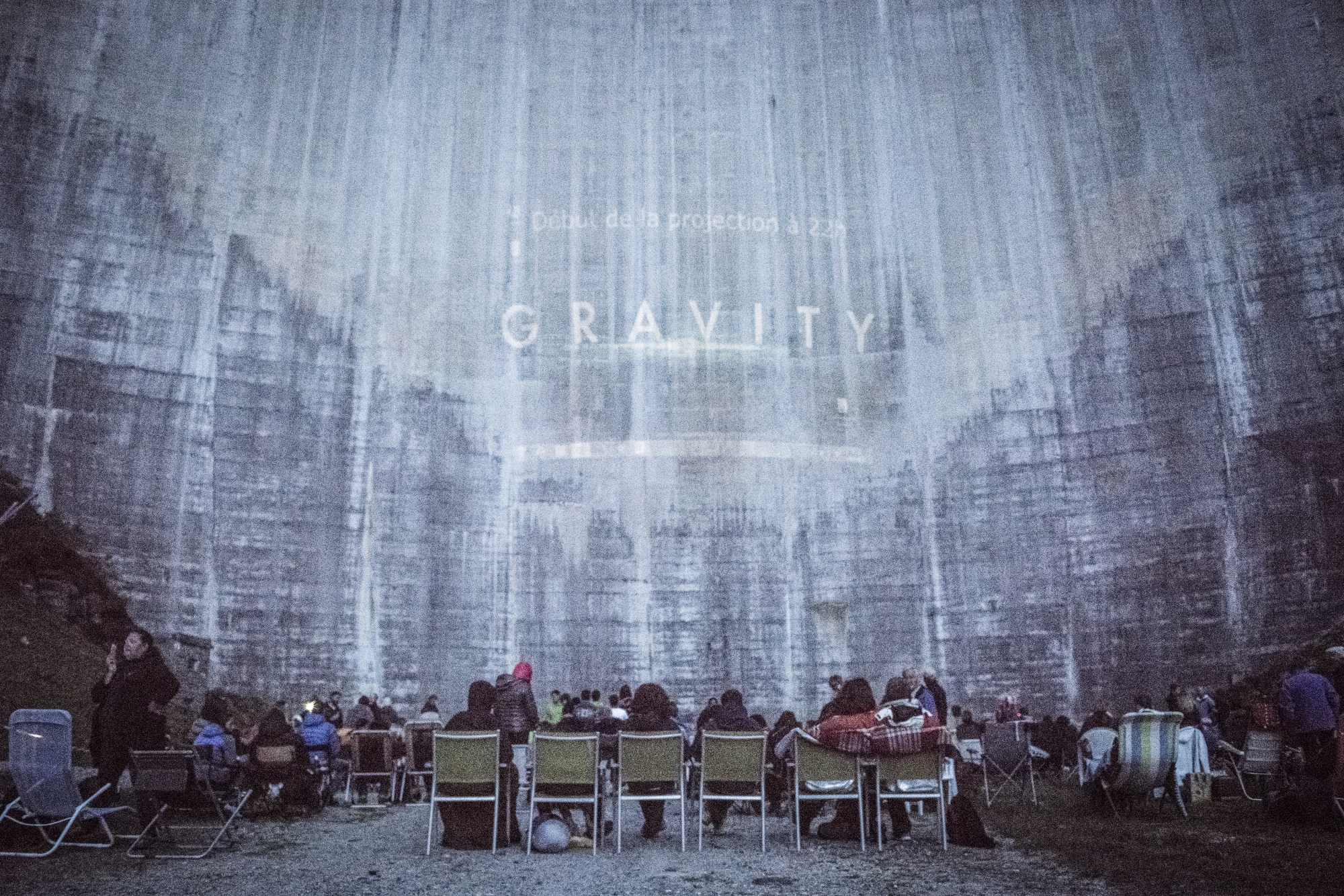 Des films à voir dans des lieux inédits, comme «Gravity», l'été dernier au barrage de Moiry.