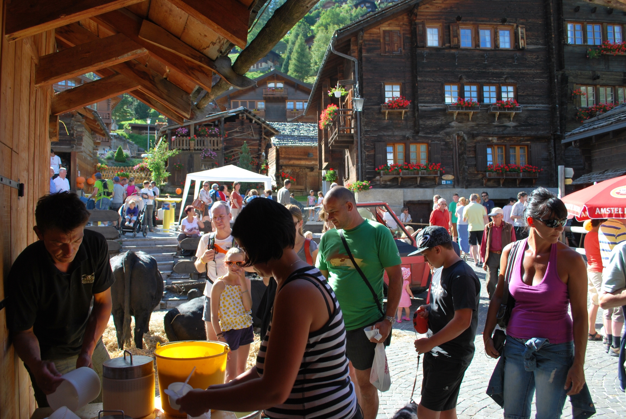 Les marchés vont animé les villages et stations tout l'été. Ici, un des fameux firongs grimentzards.