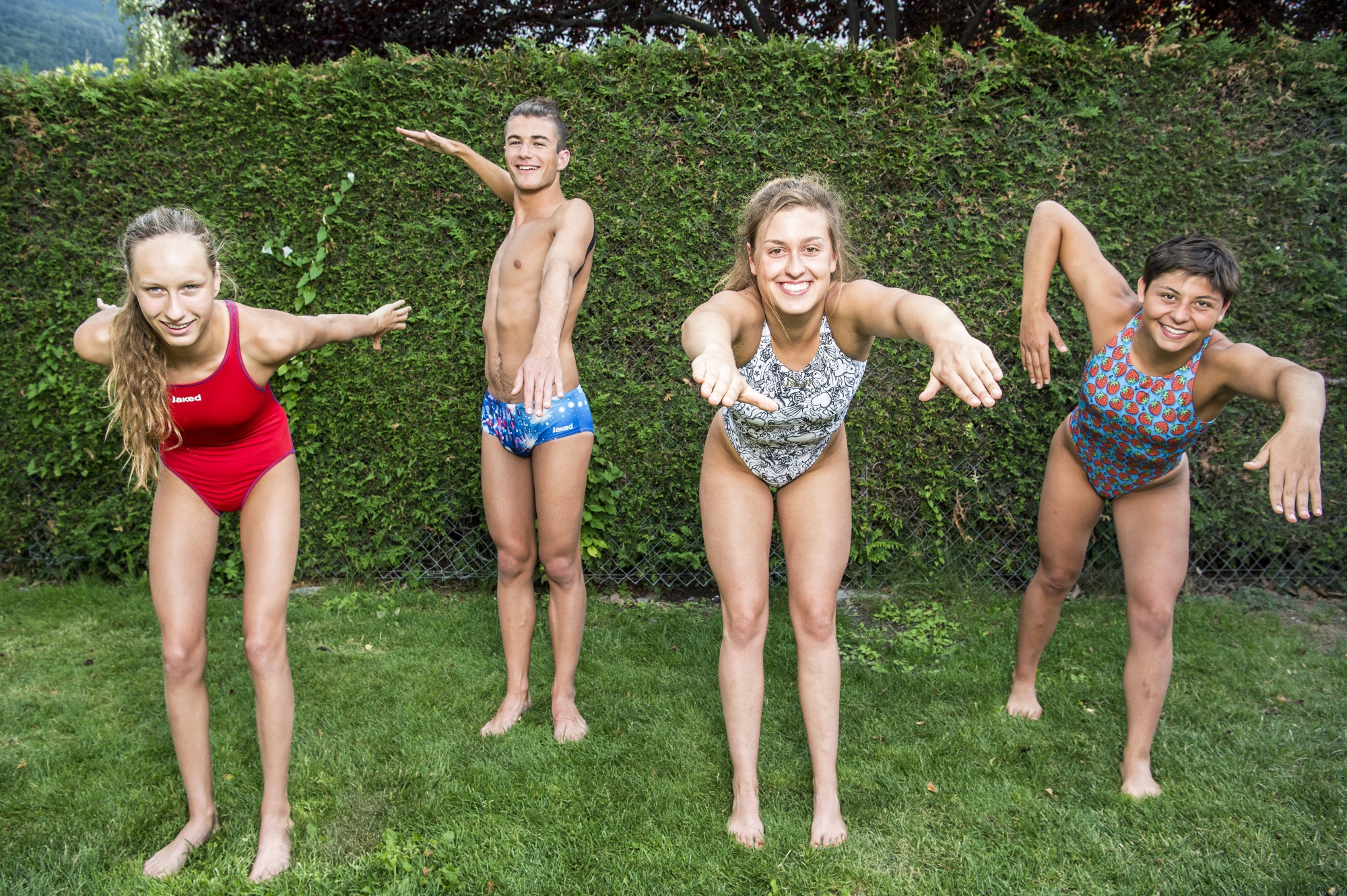 Les nageurs de compétition du club de natation de Sion, de g.à dr.: Misty Maye, Félix Antonin, Charline Blanc et Anais Constantinides.