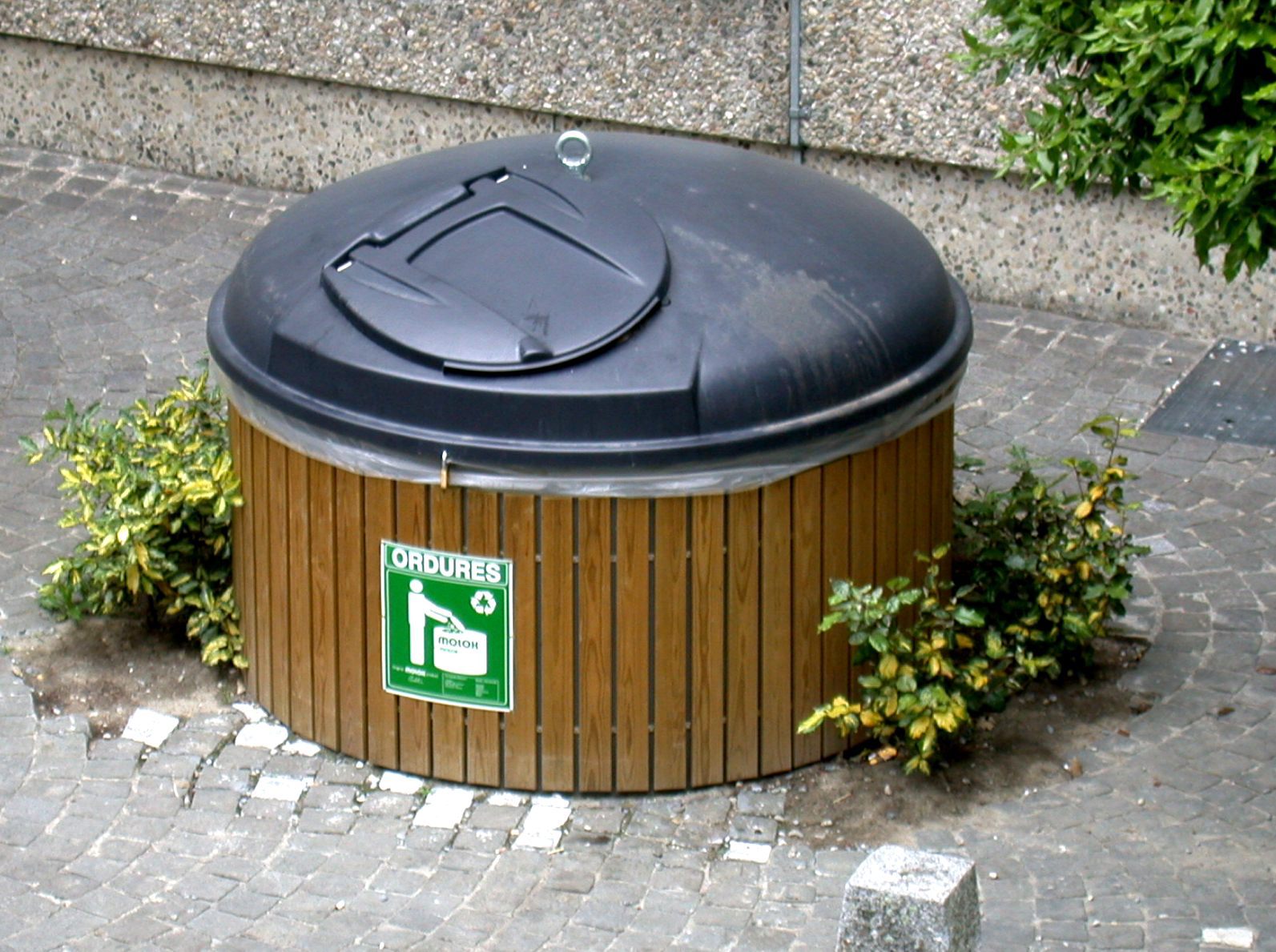 Les moloks et autres poubelles ont tendance à recevoir davantage de déchets des communes voisines depuis trois mois.