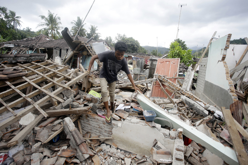 Des dizaines de milliers de maisons, mosquées et entreprises ont été détruites dimanche dernier par le tremblement de terre d'une magnitude de 6,9.