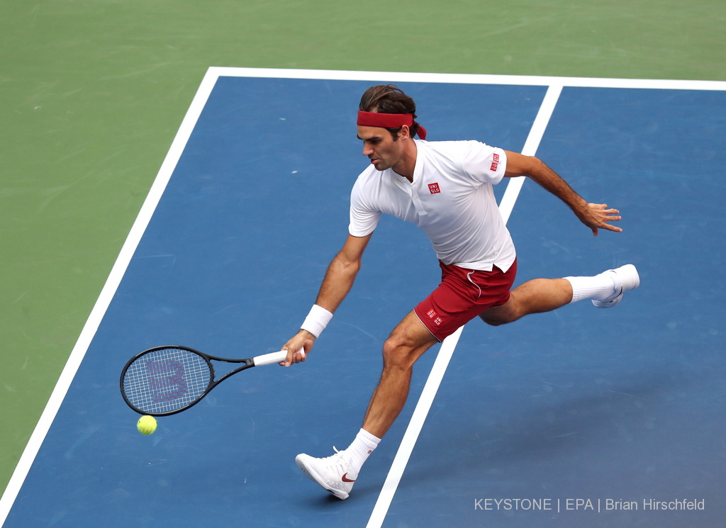 Roger Federer a fait l'essentiel face à un Benoît Paire toujours aussi imprévisible.