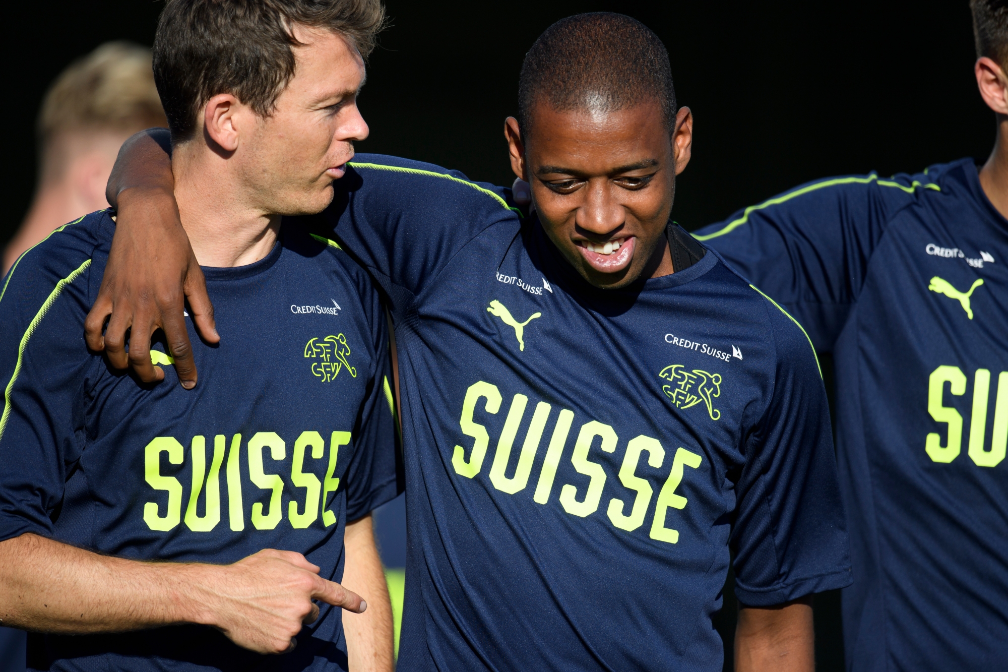 ARCHIVBILD ZUR AUSSORTIERUNG VON LICHTSTEINER UND FERNANDES AUS DER SCHWEIZER NATIONALMANNSCHAFT -- Switzerland's defender Stephan Lichtsteiner, left, speaks with Switzerland's midfielder Gelson Fernandes, right, during a training session of the Switzerland's national soccer team at the Torpedo Stadium, in Togliatti, Russia, Thursday, June 28, 2018. The Swiss team is in Russia for the FIFA World Cup 2018 taking place from 14 June until 15 July 2018. Team Switzerland is based in Togliatti in the Samara district. (KEYSTONE/Laurent Gillieron) SCHWEIZ FUSSBALL NATIONALMANNSCHAFT