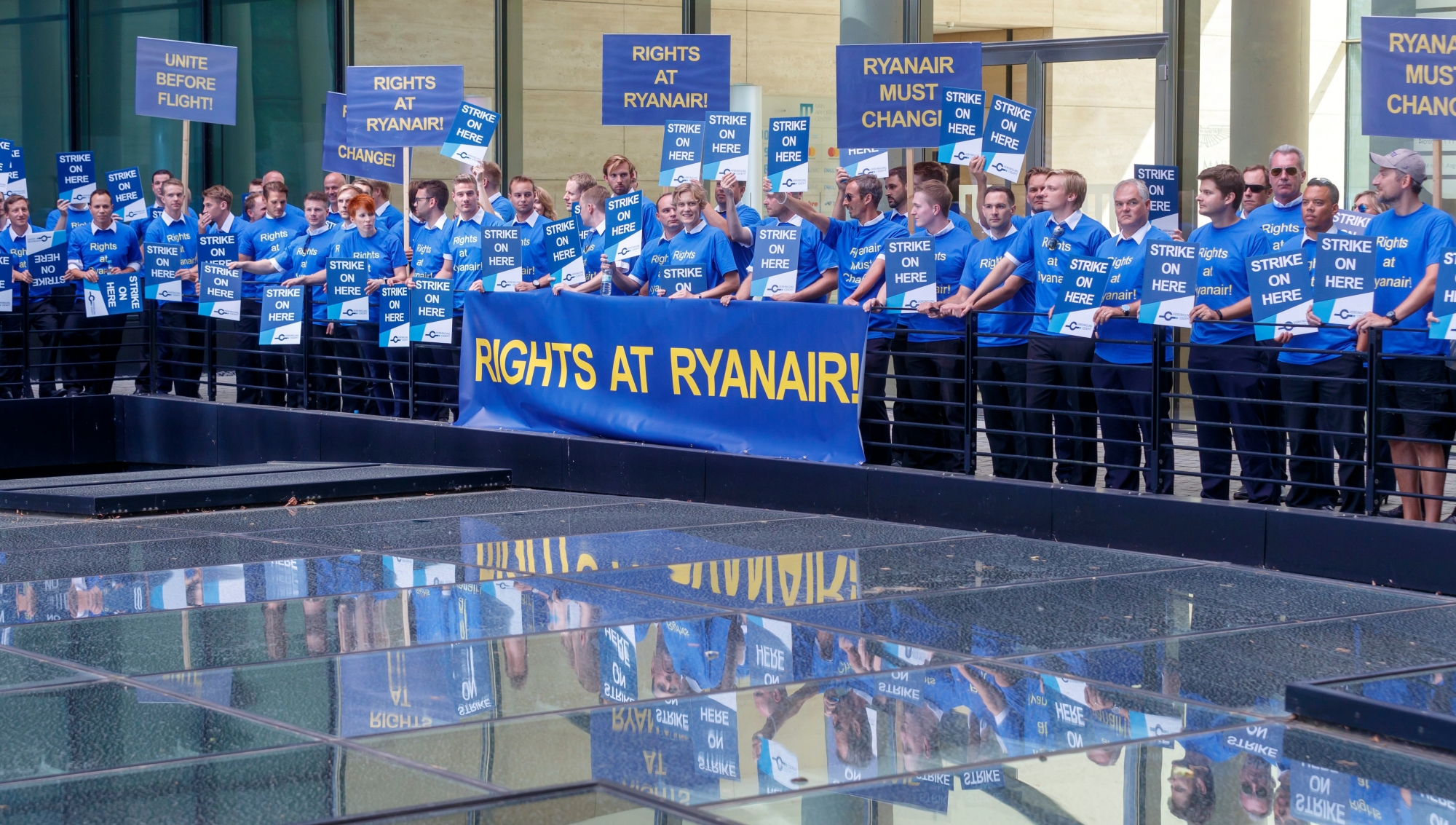 epa06940680 Pilots of Irish low-cost airline Ryanair hold banners at Frankfurt International airport during a pilots strike of Ryanair in Frankfurt, Germany, 10 August 2018. Hundreds of Ryanair flights will be cancelled starting 10 August in Europe as other Ryanair pilots from Sweden, Ireland and Germany are on strike too.  EPA/RONALD WITTEK GERMANY RYANAIR PILOTS STRIKE