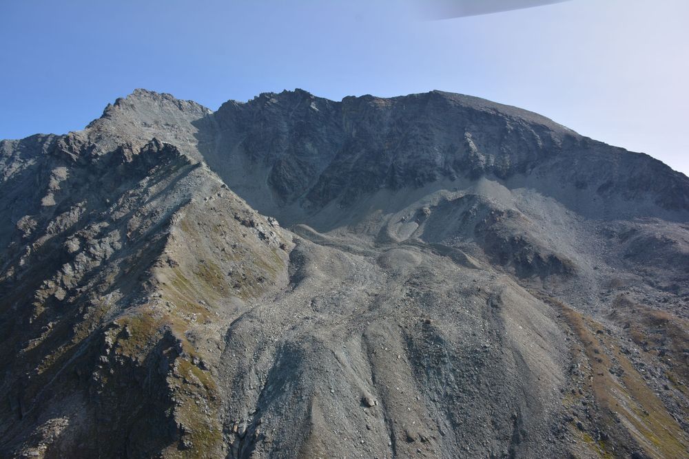 Le Bonnard, glacier rocheux qui menace les environs de Zinal.