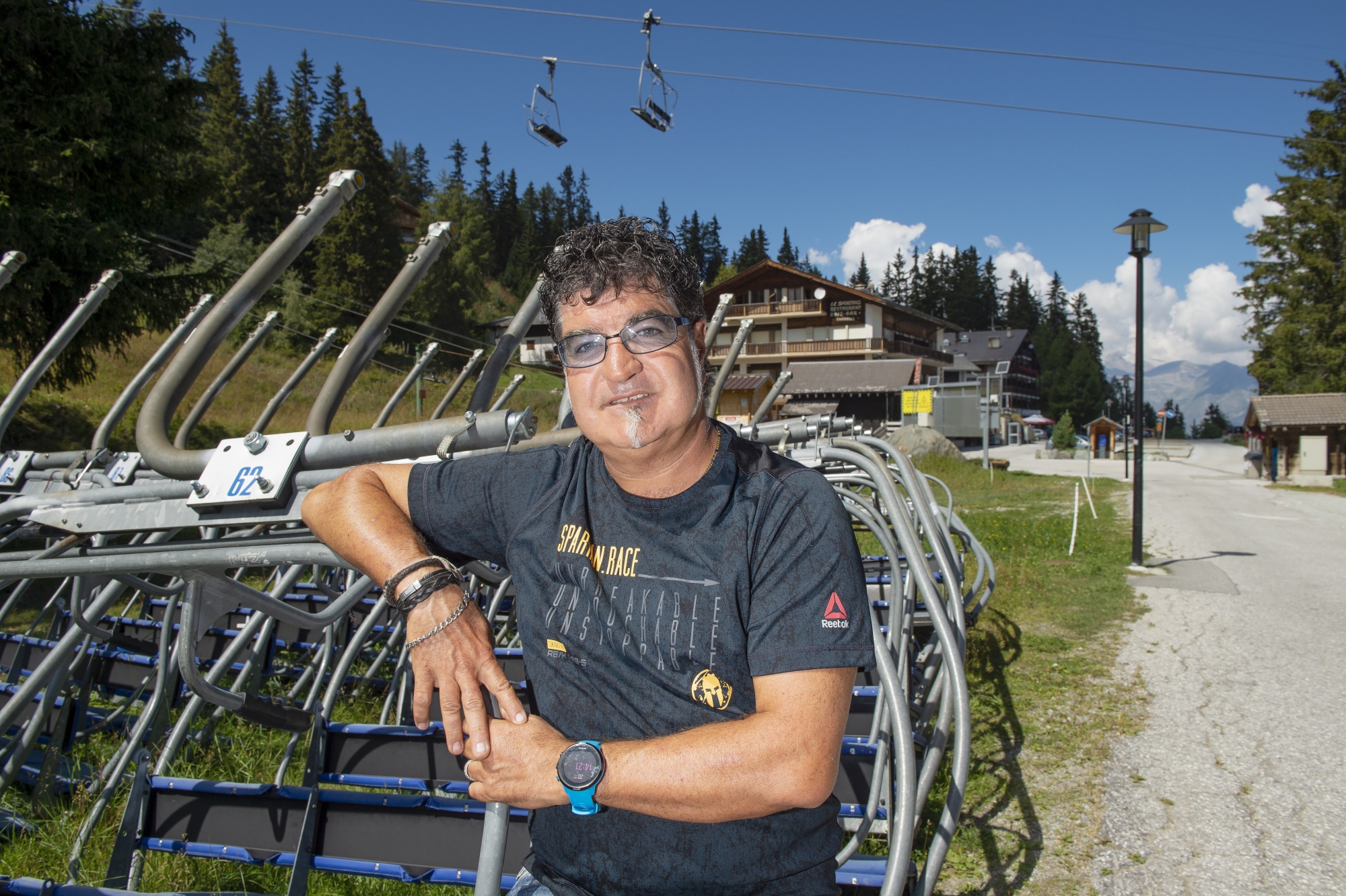 François Theytaz apprécie la marche nordique en été et les joies de la glisse en hiver face aux 4000.