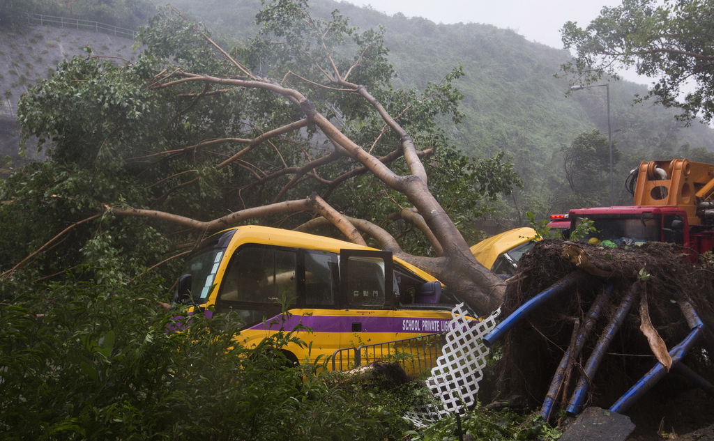 A Hong Kong, plus de 300 personnes ont été blessées au passage de la tempête Mangkhut.