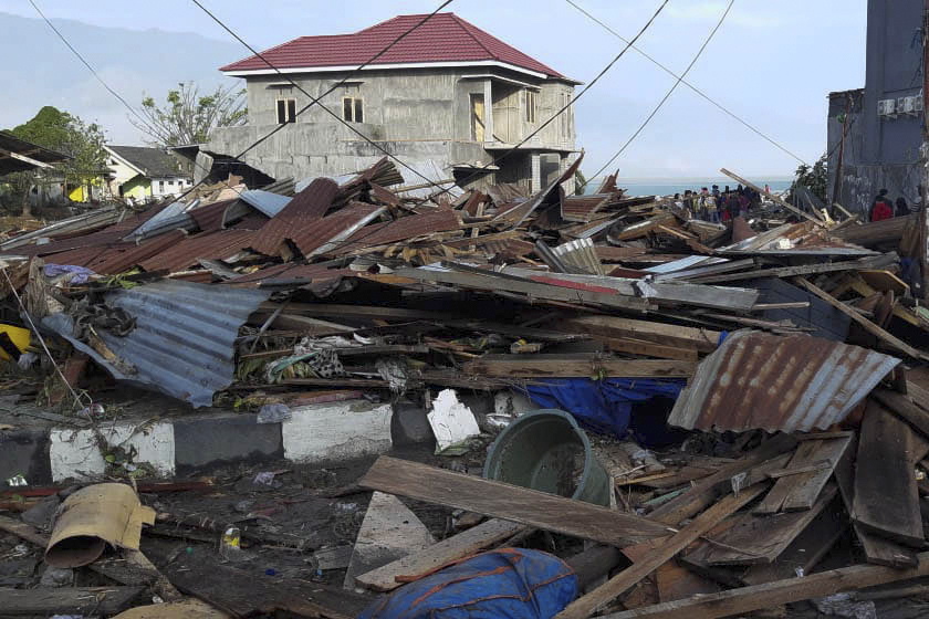 Il y a "48 morts, 356 blessés" à Palu, ville de quelque 350.000 habitants frappée par une vague de 1,5 mètre vendredi, a indiqué Sutopo Purwo Nugroho, porte-parole de l'agence au cours d'une conférence de presse.