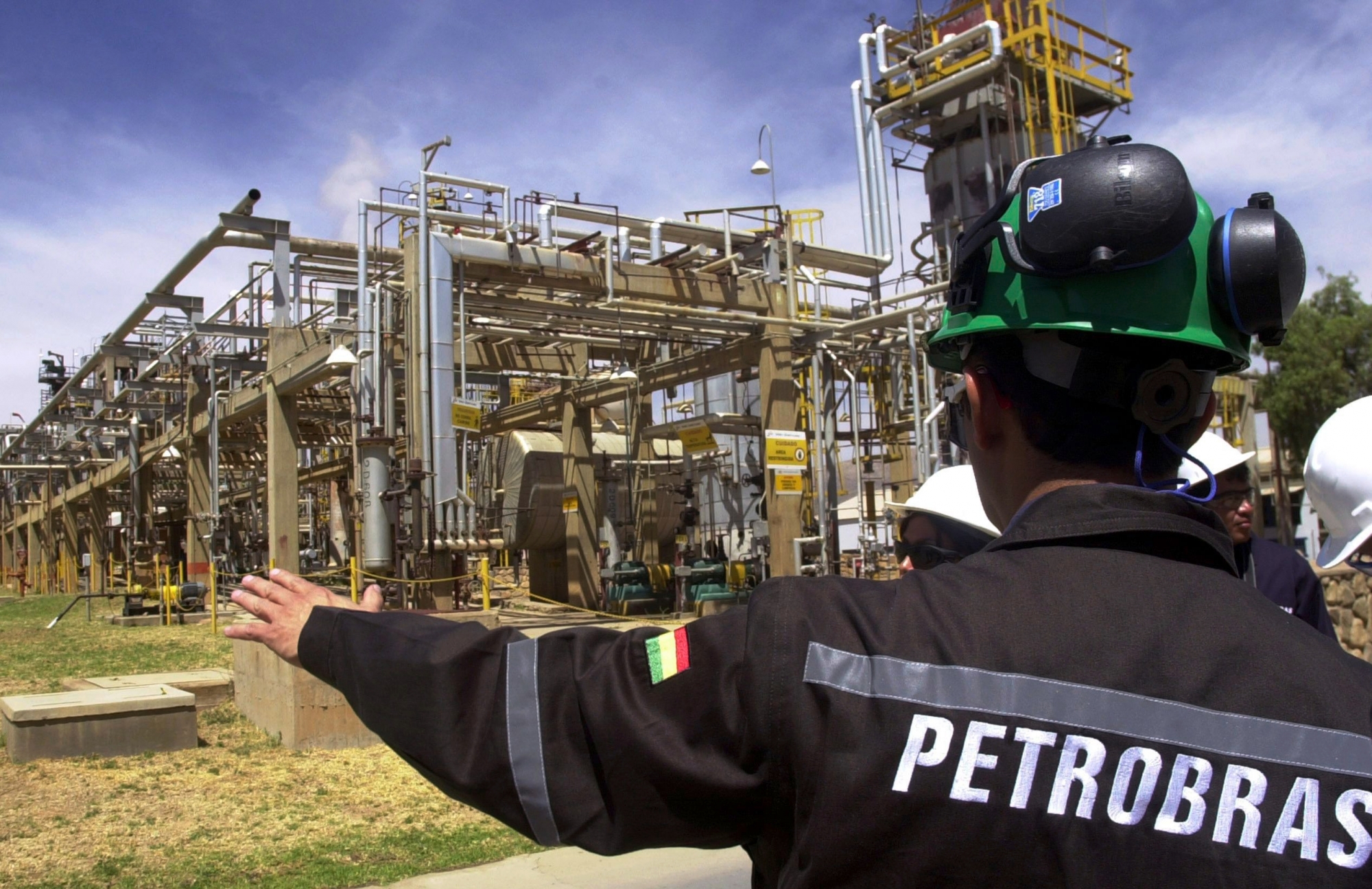 A Bolivian employee of Brazil's oil giant Petrobras subsidiary Petrobras Bolivia  shows a natural gas facility at the Gualberto Villarroel , 8m (about 5 miles) south of Cochabamba, Bolivia, Tuesday, Sept. 5, 2006. The nationalization of Bolivia's hydrocarbons industry took two steps forward this week as the government opened long-awaited contract negotiations with foreign petroleum companies while collecting the first round of higher royalties it now charges those firms. Representatives of the French company Total S.A. sat down with Hydrocarbons Ministry officials Tuesday in La Paz to begin drawing up a new contract ceding a majority share of their Bolivian operations to the government, as required by President Evo Morales' May 1 nationalization decree. Contract negotiations with other international firms _ including Brazil's state-owned Petrobras and the Spanish-Argentine firm Repsol YPF _ are expected to follow.(AP Photo/Nano Cartagena) BOLIVIEN WIRTSCHAFT INDUSTRIE