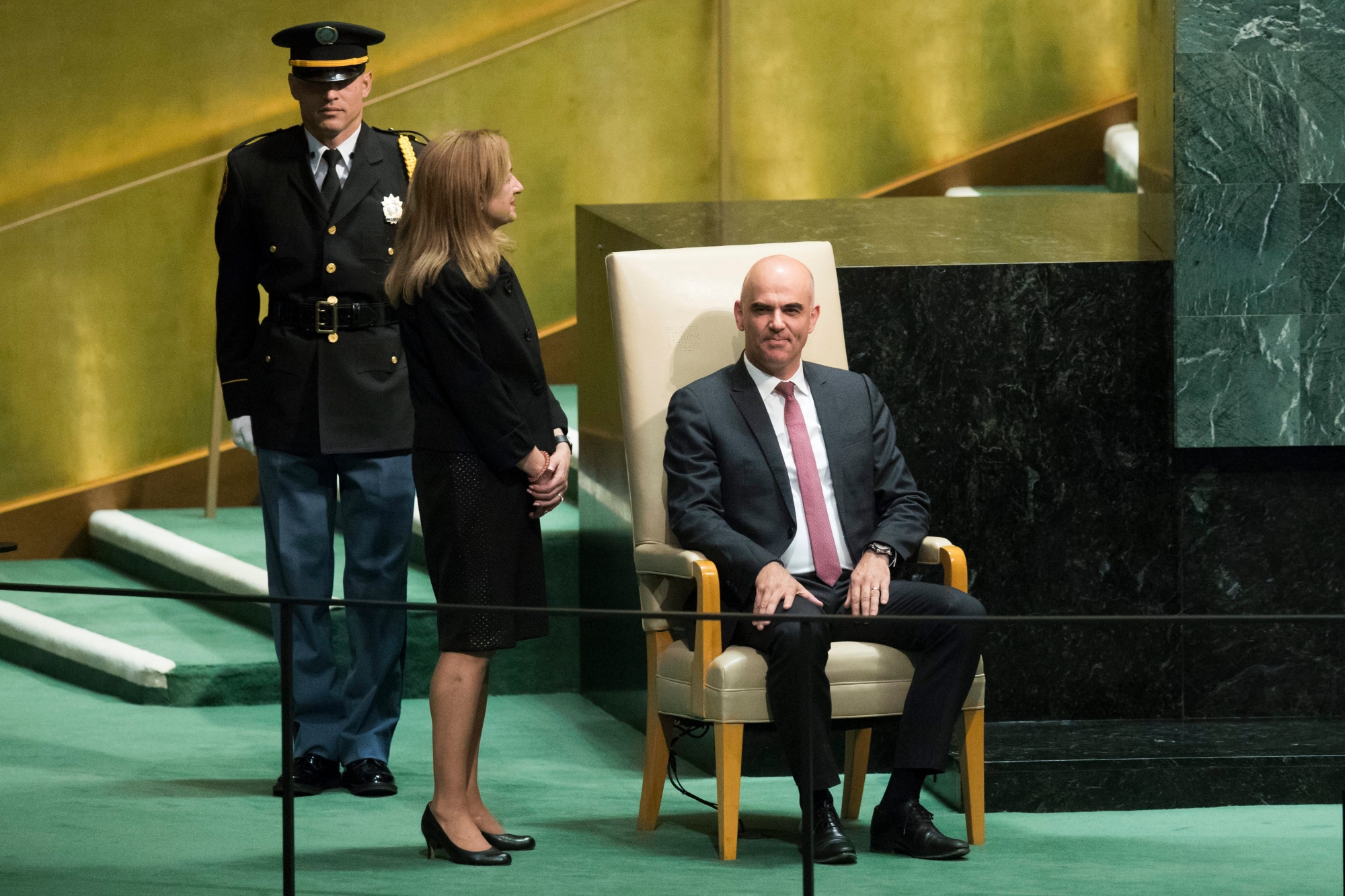 Swiss Federal President Alain Berset sits in a chair before his speech at the 73rd session of the General Assembly of the United Nations at United Nations Headquarters in New York, New York, USA, September 25, 2018. (KEYSTONE/Peter Klaunzer) USA UN GENERAL ASSEMBLY 2018