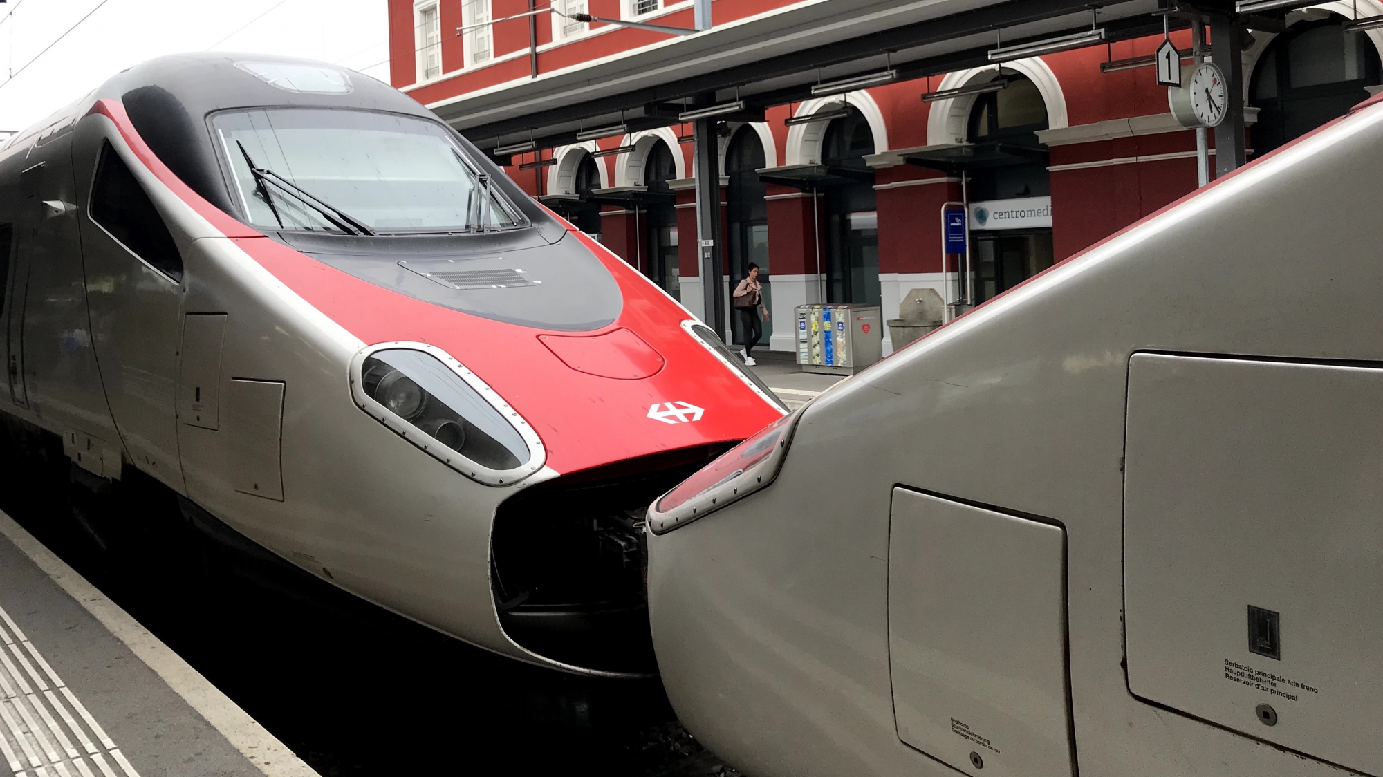 Le trafic international se trouve impacté, puisque les trains Astoro assurent de grandes lignes telles que Francfort-Bâle-Milan, Zürich-Milan ou encore Genève-Milan.