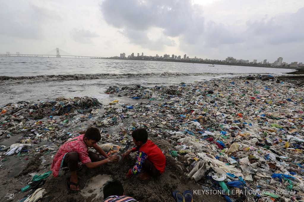 Les déchets plastiques sont un problème environnemental majeur sur toute la planète.
