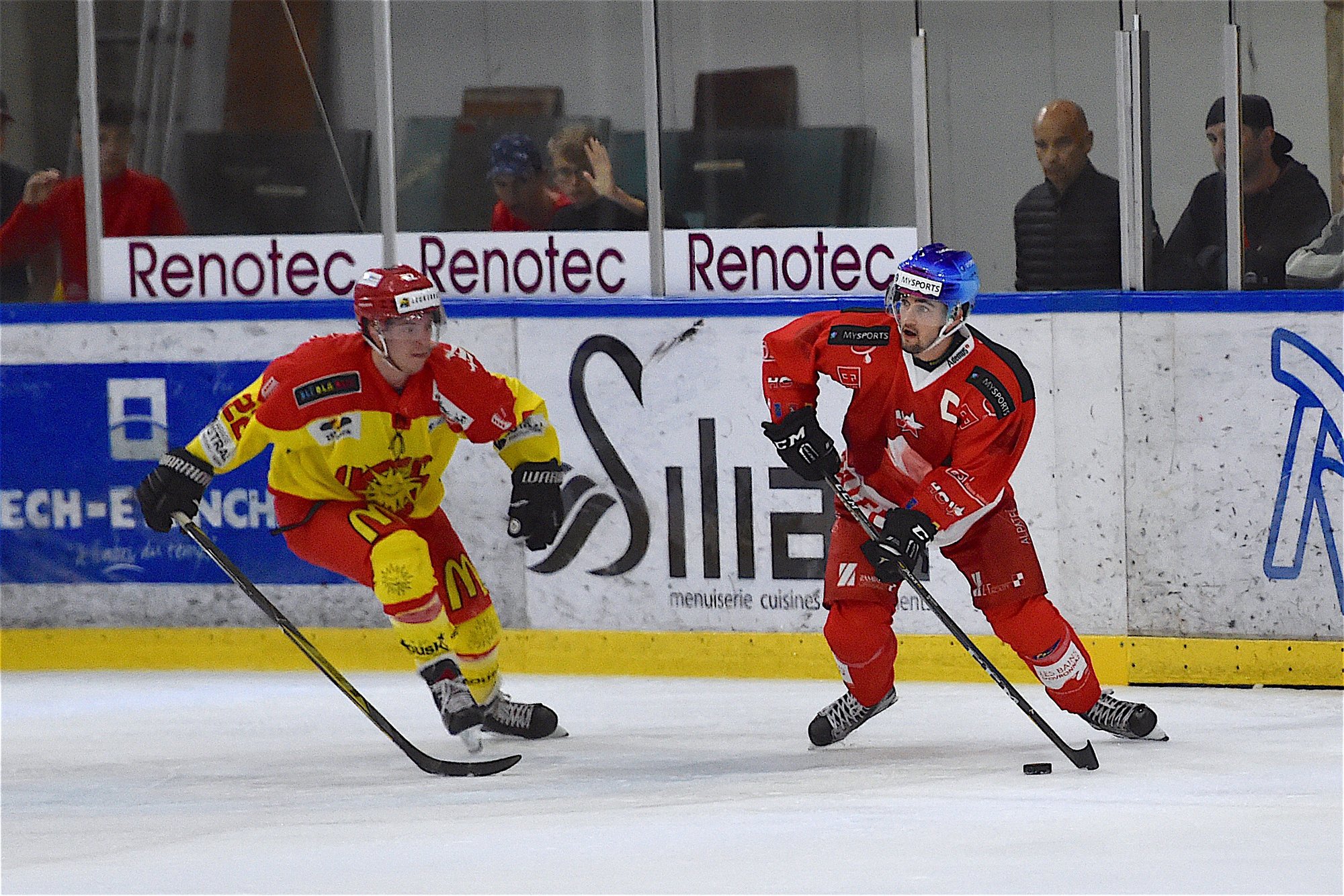 Le Sierrois Victor Bonny, 22 ans, ne fait aucun complexe face à Jérémy Gailland, 30 ans et près de 400 matchs en ligue nationale.