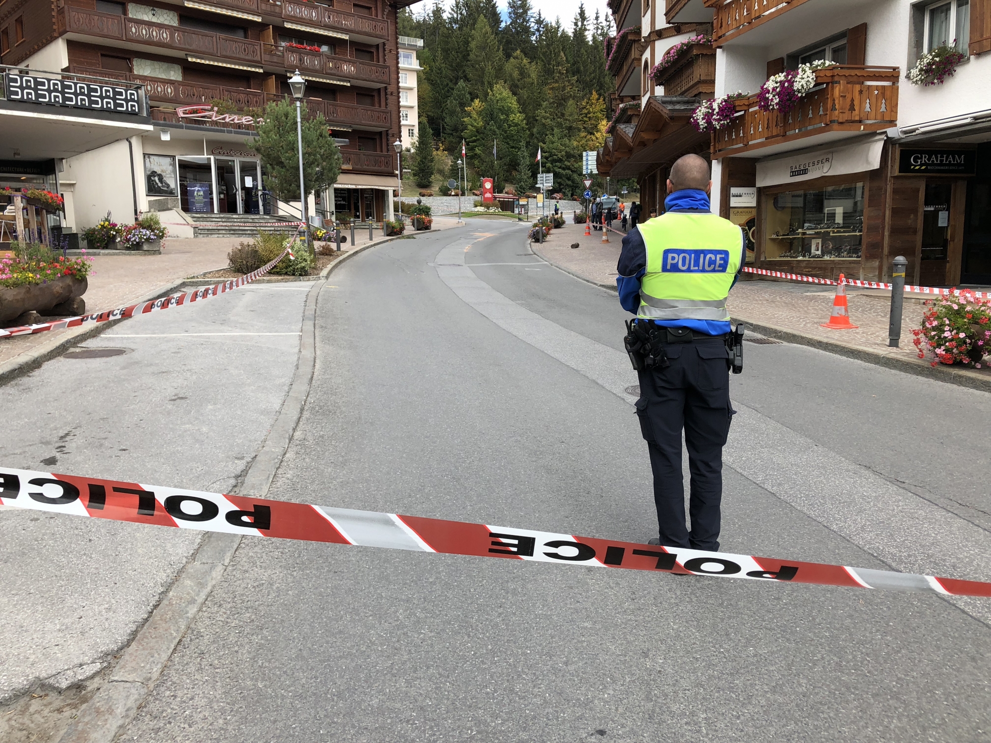 Le drame est survenu en plein centre de la station, devant le cinéma.