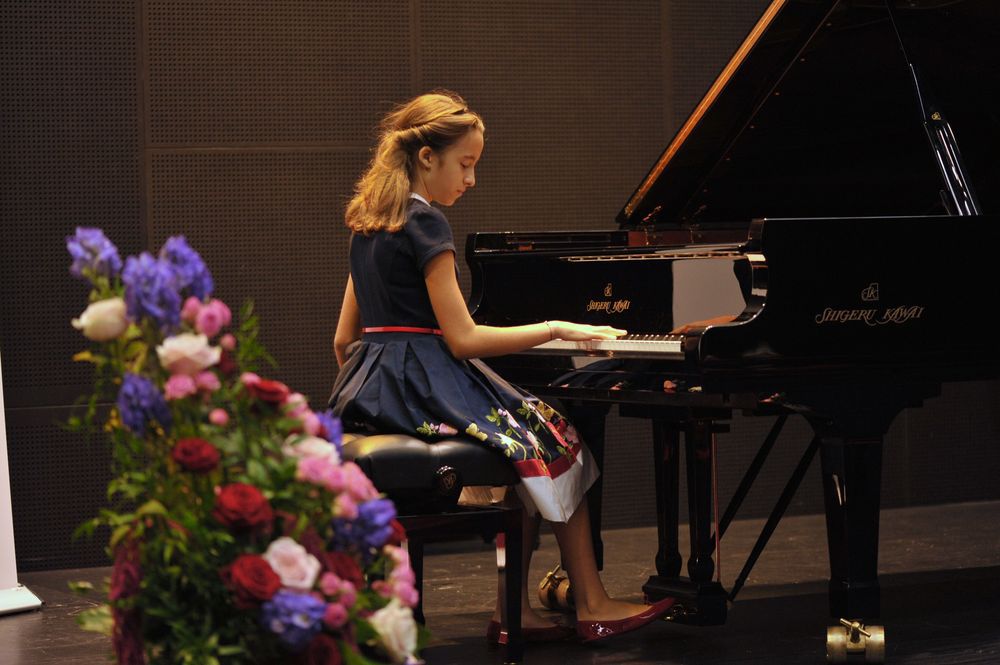 A 12 ans, Stella Almondo de Monaco participe à son premier grand concours international.
