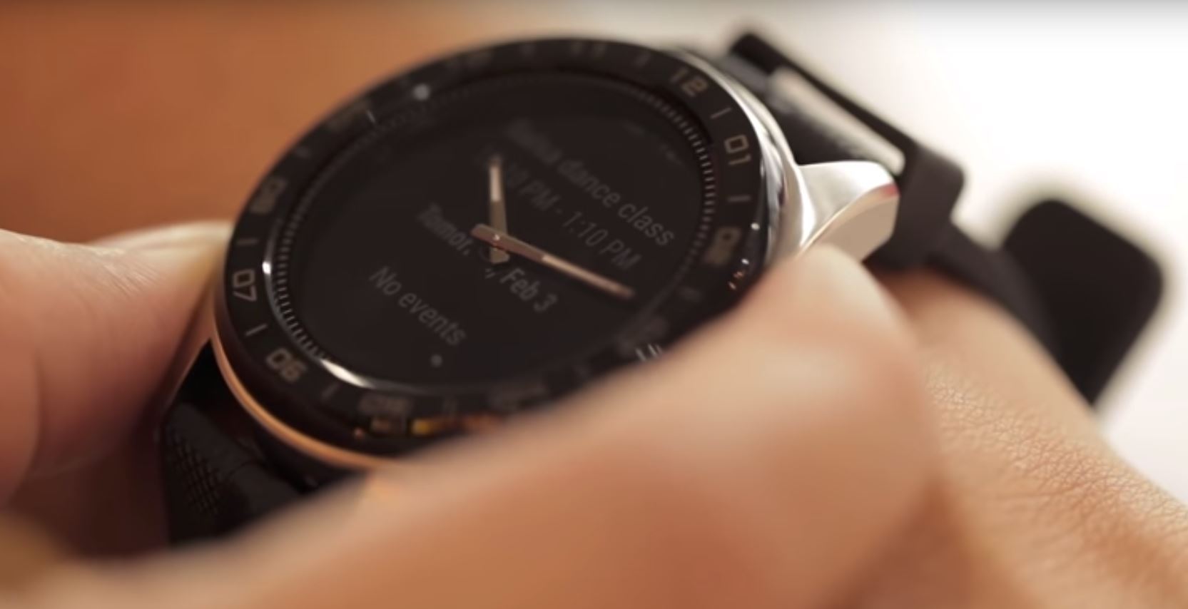 La montre LG W7 est commercialisée depuis le 14 octobre aux Etats-Unis et le sera dans le monde entier.