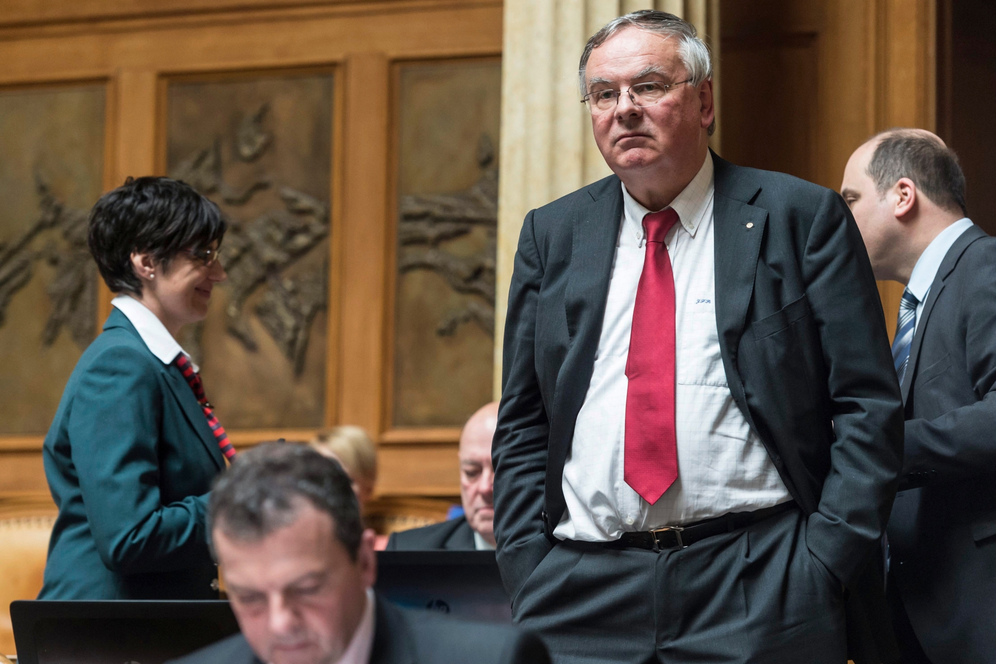 Jean-Francois Rime, SVP-FR, verfolgt ein Votum zum Entsendegesetz an der Fruehlingssession der Eidgenoessischen Raete, am Dienstag, 1. Maerz 2016 im Nationalrat in Bern. (KEYSTONE/Alessandro della Valle) SCHWEIZ SESSION NATIONALRAT