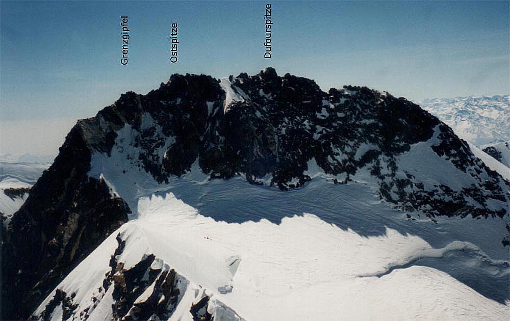 La plaque commémorative de la pointe Dunant a été rendue à Zermatt. 