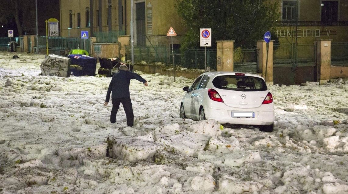 Il est tombé jusqu'à 40 cm de grêlons par endroit.