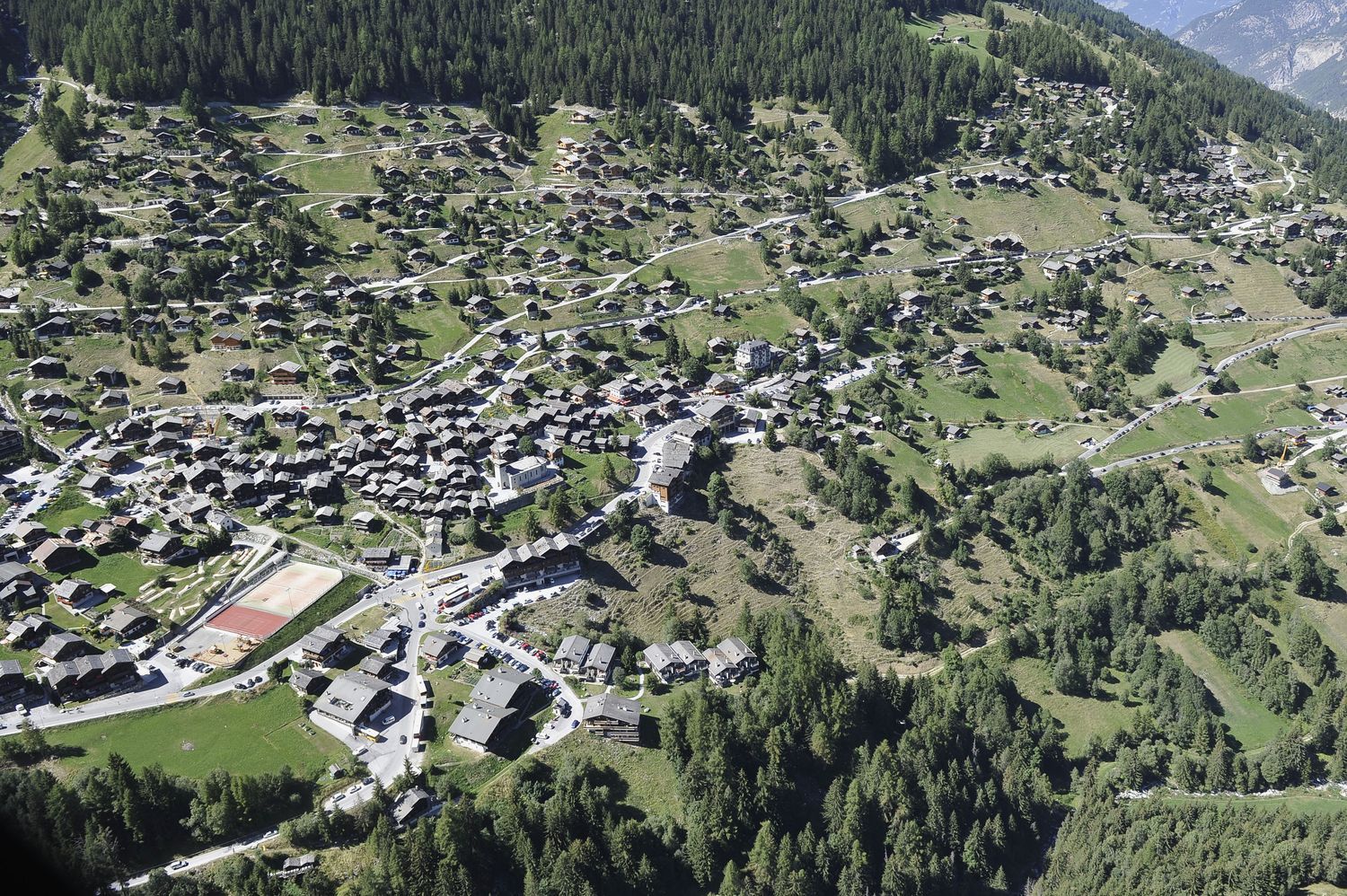 Vue sur le village de Grimentz. La commune d'Anniviers compte plus de 4000 résidences secondaires.