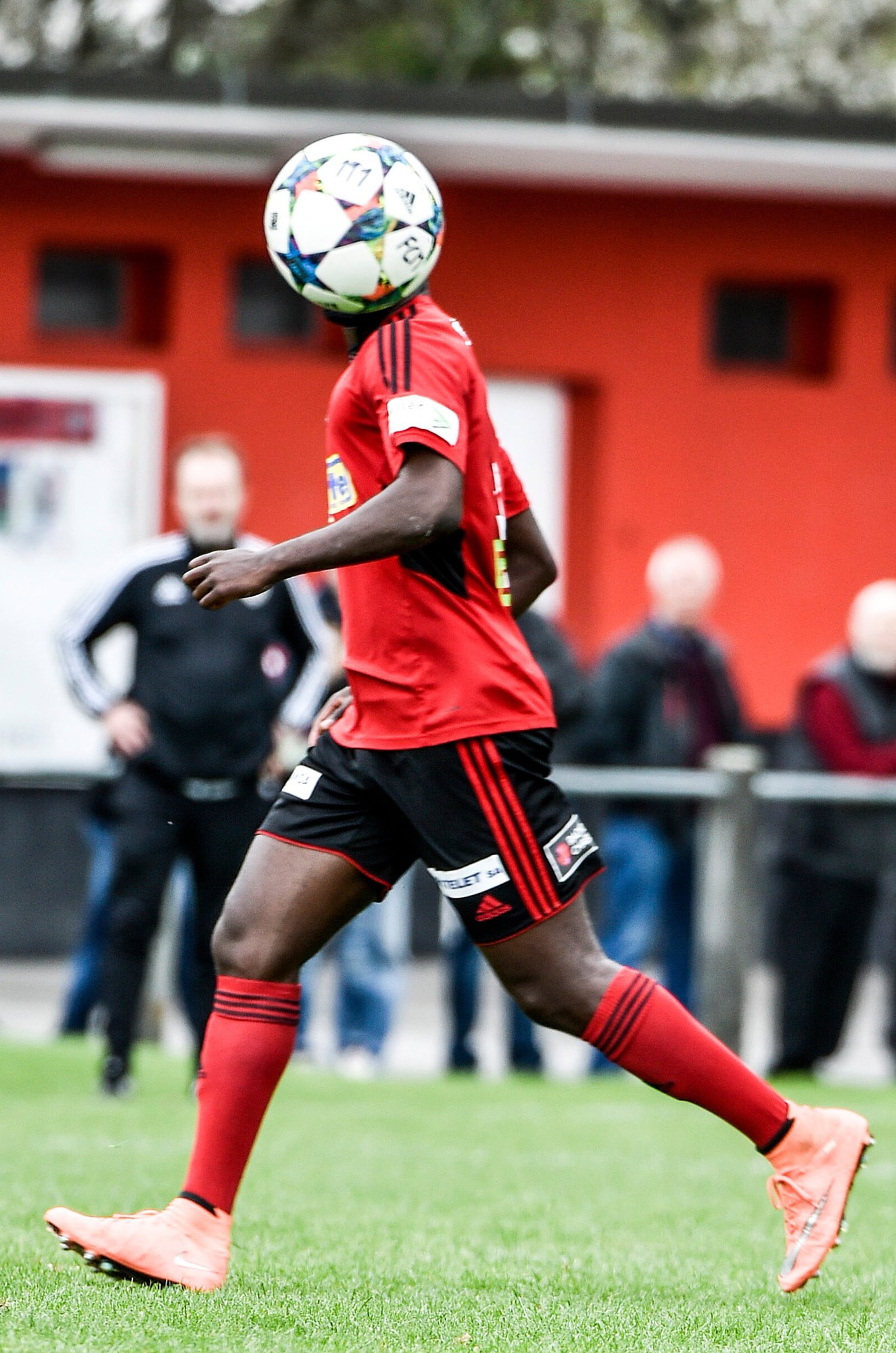 Guy Ibongo avec le maillot du FC Monthey en mars 2017, lors d'un match du championnat de 2e Ligue interrégionale.