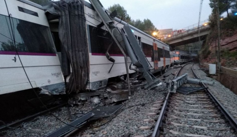 L'accident, survenu près de Barcelone, a fait 1 mort et 44 blessés. 