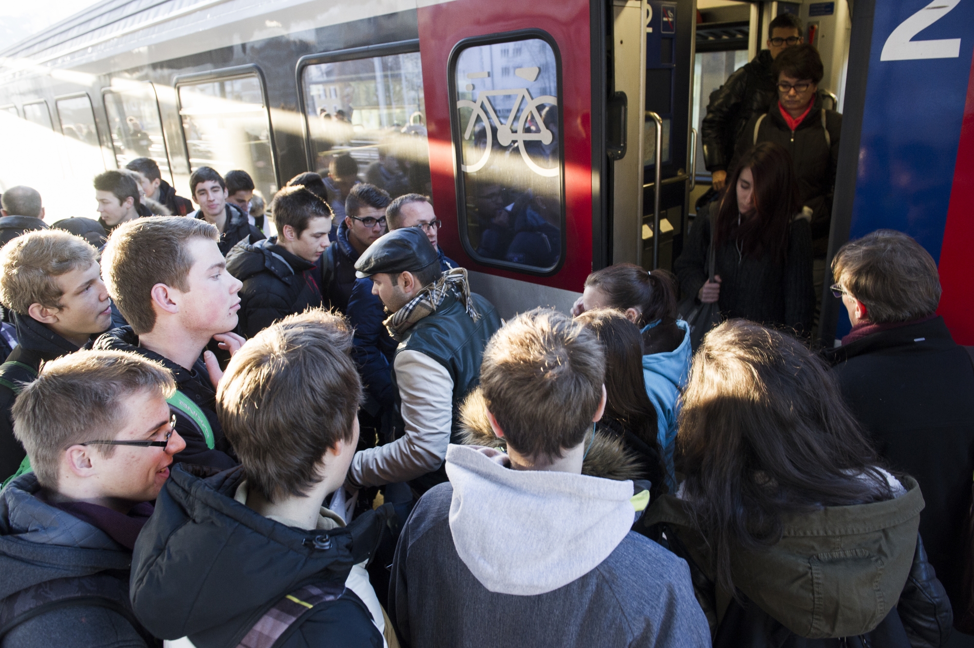 Lundi matin, des dizaines d'étudiants n'ont pas pu monter dans le train bondé à Collombey-Muraz (image d'illustration).