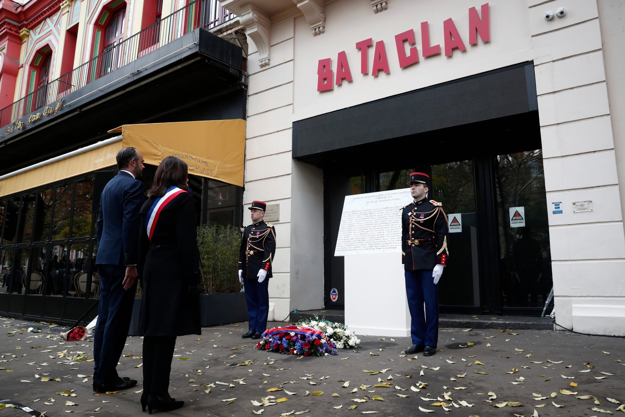 epa07162364 Paris Mayor Anne Hidalgo (R) and French Prime Minister Edouard Philippe (L) attend a ceremony in front a commemorative plaque at the entrance of the Bataclan concert venue to mark the third anniversary of the Paris attacks of November 2015 in which 130 people were killed, in Paris, France, 13 November 2018. The Paris terrorist attacks in November 2015 targeted the Bataclan concert hall as well as a series of bars and killed 130 people.  EPA/BENOIT TESSIER / POOL MAXPPP OUT FRANCE PARIS ATTACKS ANNIVERSARY