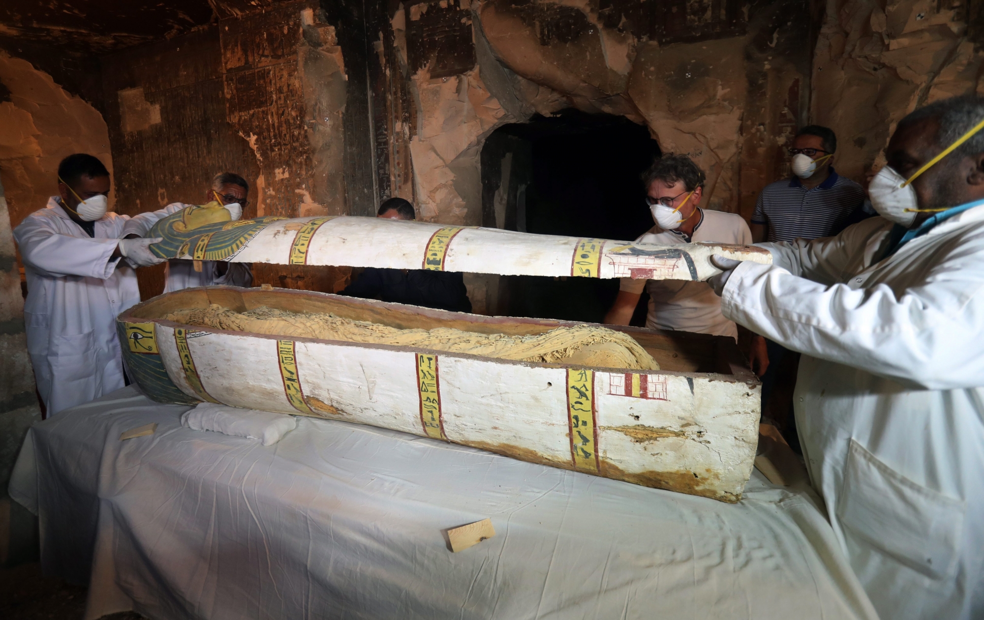 epa07186564 Egyptian archaeologists move the cover of an intact sarcophagus, inside Tomb TT33 in Luxor, 700km south of Cairo, Egypt, 24 Novmber 2018. Earlier this month the French mission in Luxor disocvered an intact sarcophagus. The sarcophagus revealed a mummy of a woman called Thuya. French Professor Frederic Colin, head of the French mission in Tomb TT33 where the sarcophagus was found, said that the sarcophagus dates to the 18th dynasty and inside it a well-preserved mummy wrapped in linen was found.  EPA/KHALED  ELFIQI EGYPT ARCHEOLOGY