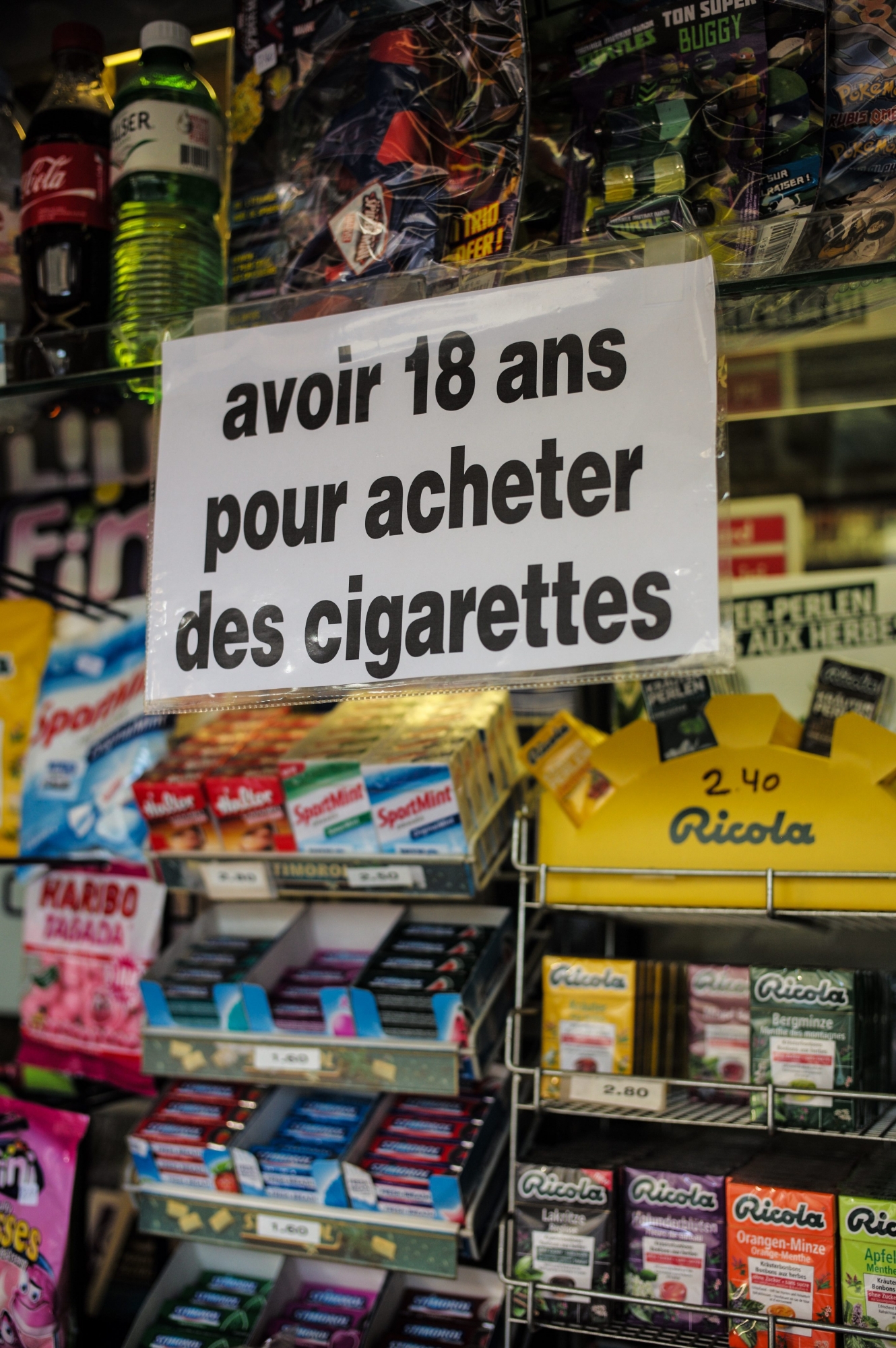 Vente de cigarettes pas avant 18 ans.
Ici au kiosque du Bois du Petit-Chateau.

LA CHAUX-DE-FONDS 6 01 2015
Photo: Christian Galley KIOSQUE