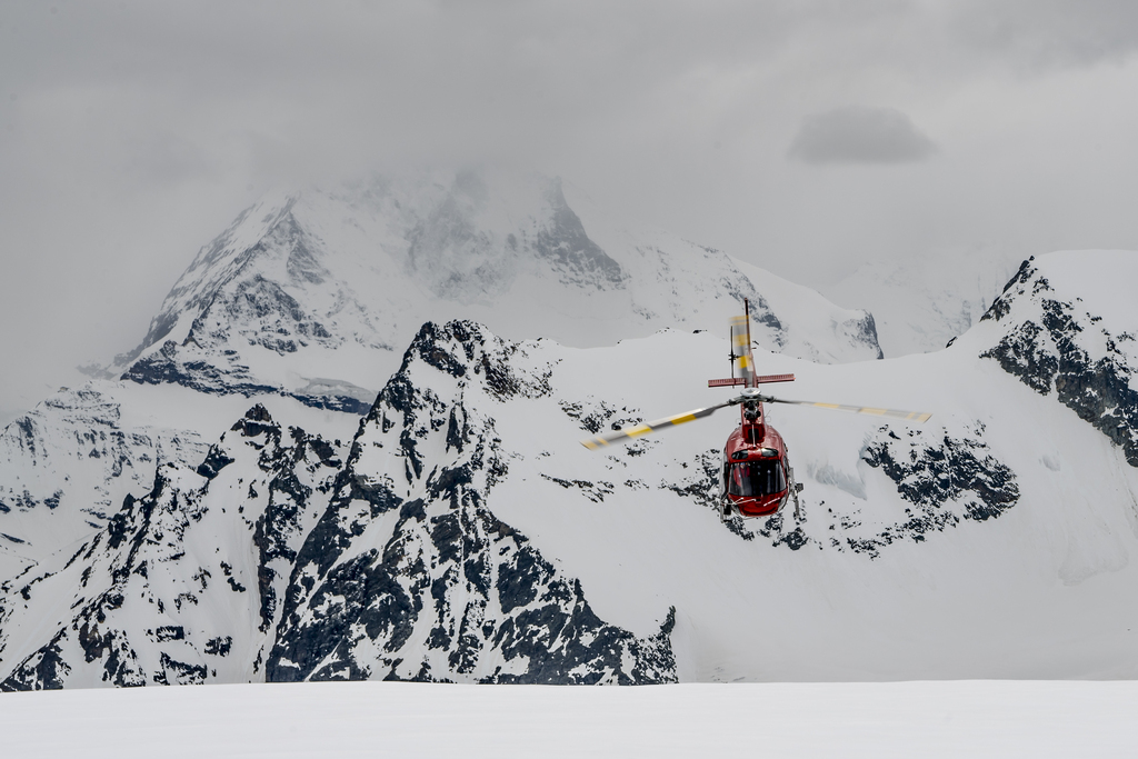 Les secouristes ont rapidement localisé le cinquième skieur qui était complètement enseveli.