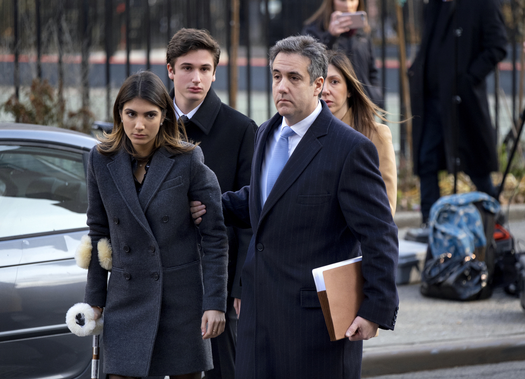 Michael Cohen, à droite au premier plan, a été condamné à une peine plutôt légère.