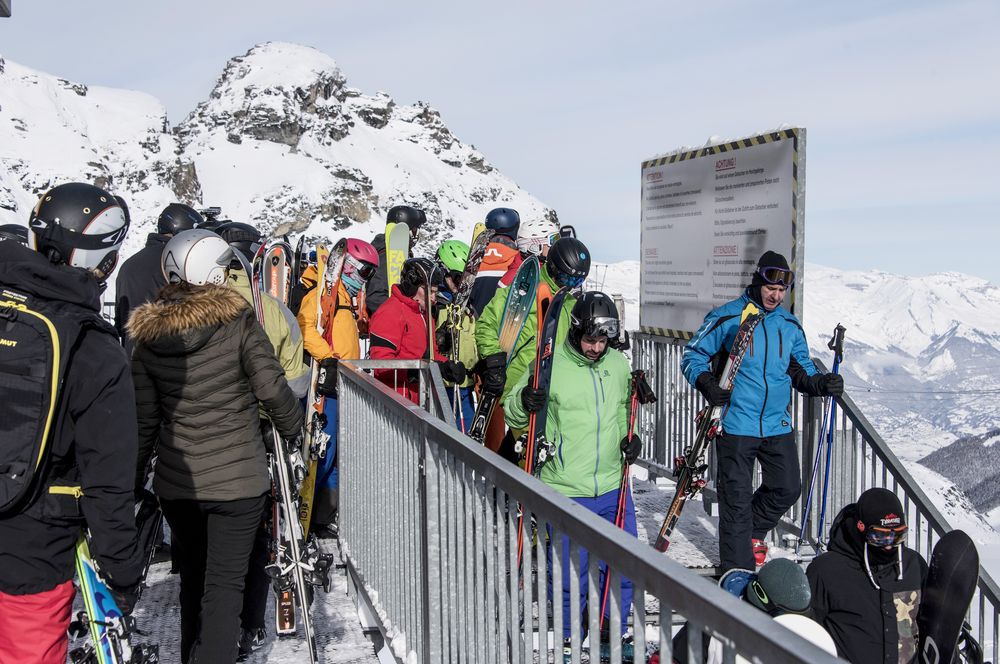 Les conditions ne sont pas aussi bonnes qu'à la même période de l'an dernier (ici à Verbier en décembre 2017), mais les stations sont confiantes à l'approche des vacances de Noël.