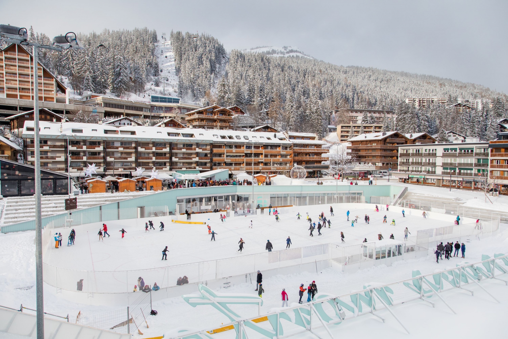 La patinoire d'Ycoor accueillera un gala de patinage et une silent disco ce vendredi 7 décembre.