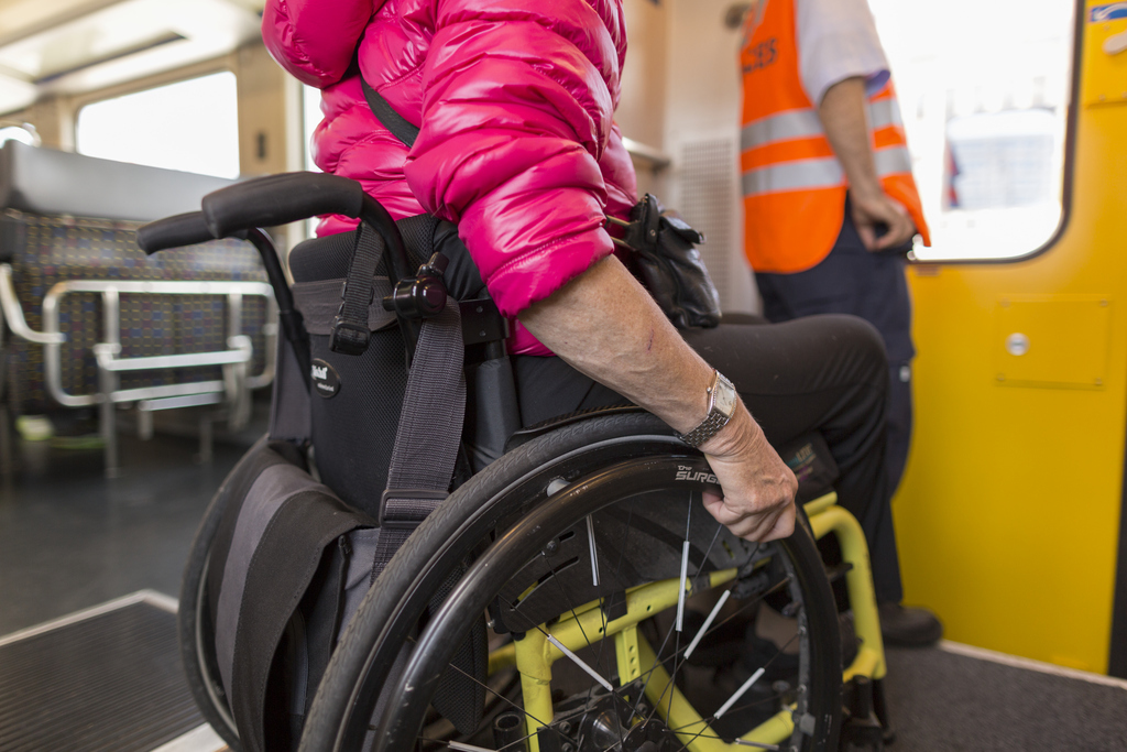 Selon la loi, les transports publics doivent être librement accessibles aux personnes en situation de handicap, ce qui n'est pas toujours le cas.