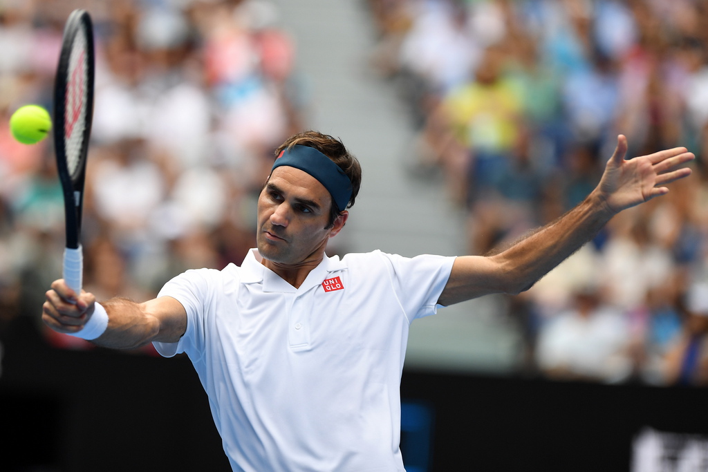 epa07288398 Roger Federer of Switzerland in action against Daniel Evans of Britain during their second round men's singles match at the Australian Open Grand Slam tennis tournament in Melbourne, Australia, 16 January 2019.  EPA/LUKAS COCH AUSTRALIA AND NEW ZEALAND OUT