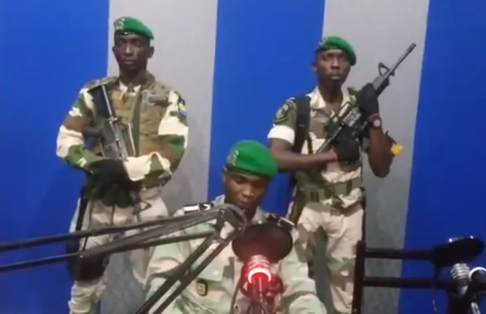 Les militaires ont lu un message à la radio et à la télévision gabonaise, tôt lundi matin.