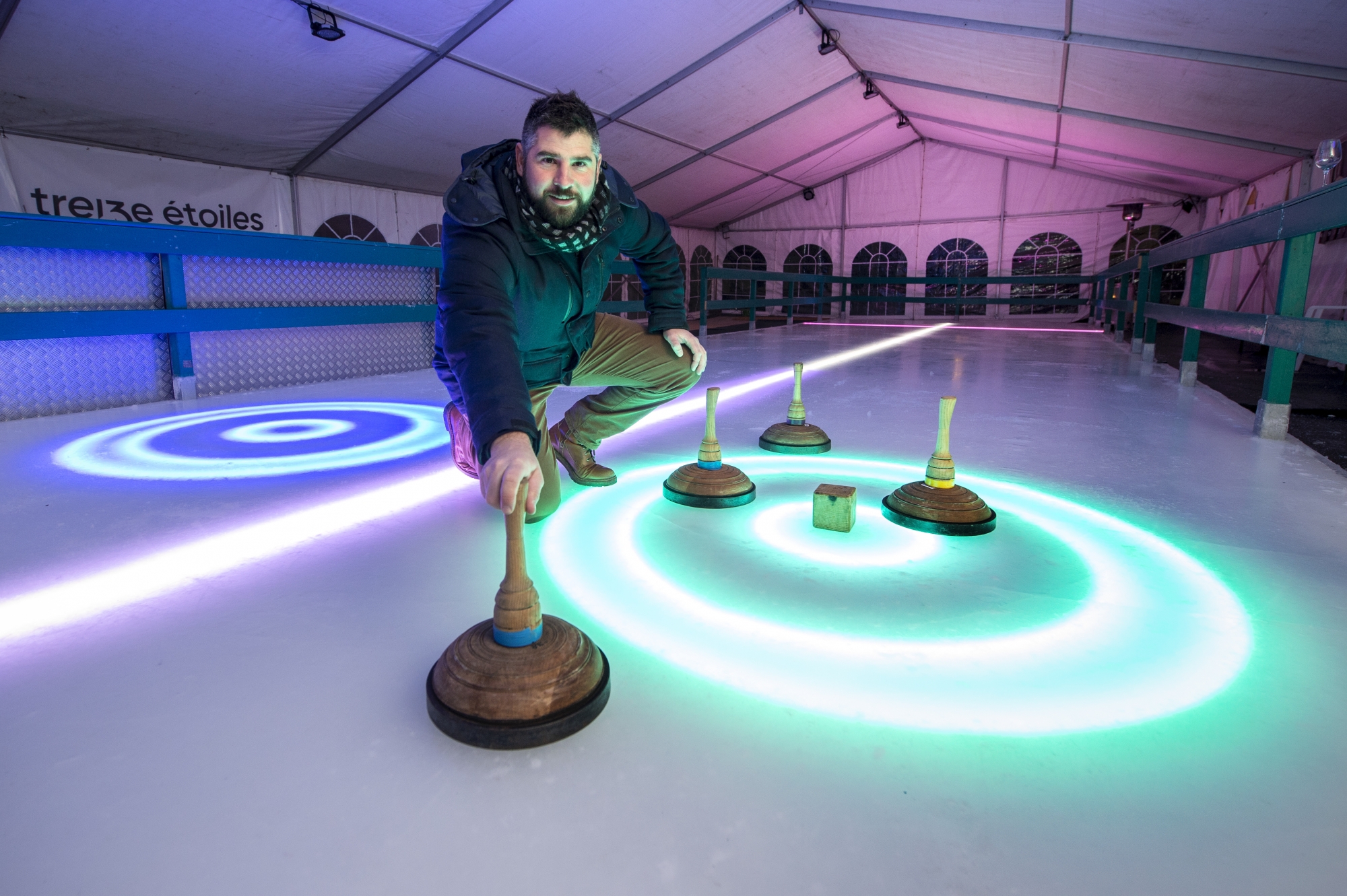 Christophe Morand n’a pas hésité, il a choisi la patinoire avec des leds dans la glace.