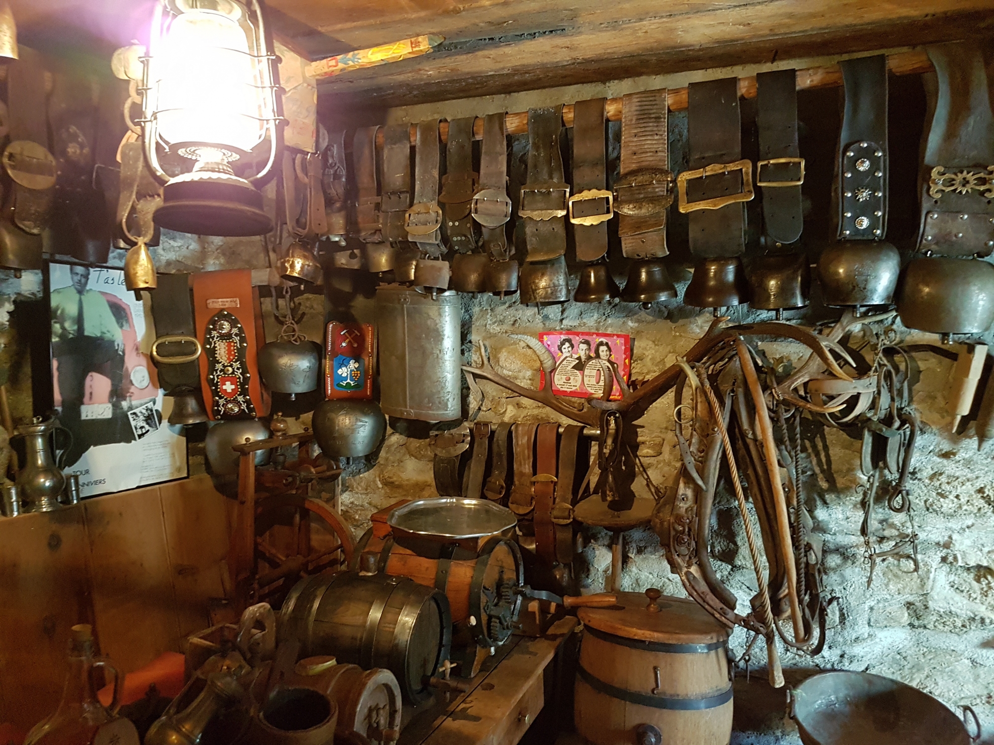 Une véritable caverne d'Ali Baba au Petit musée lucquérand, qui présente des objets de la vie traditionnelle du val d'Anniviers.