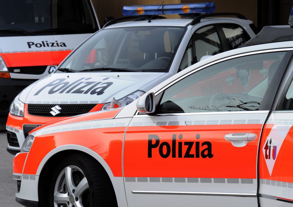 Outre les polices cantonale et municipale, des secouristes de la région ont participé à l'opération de secours.