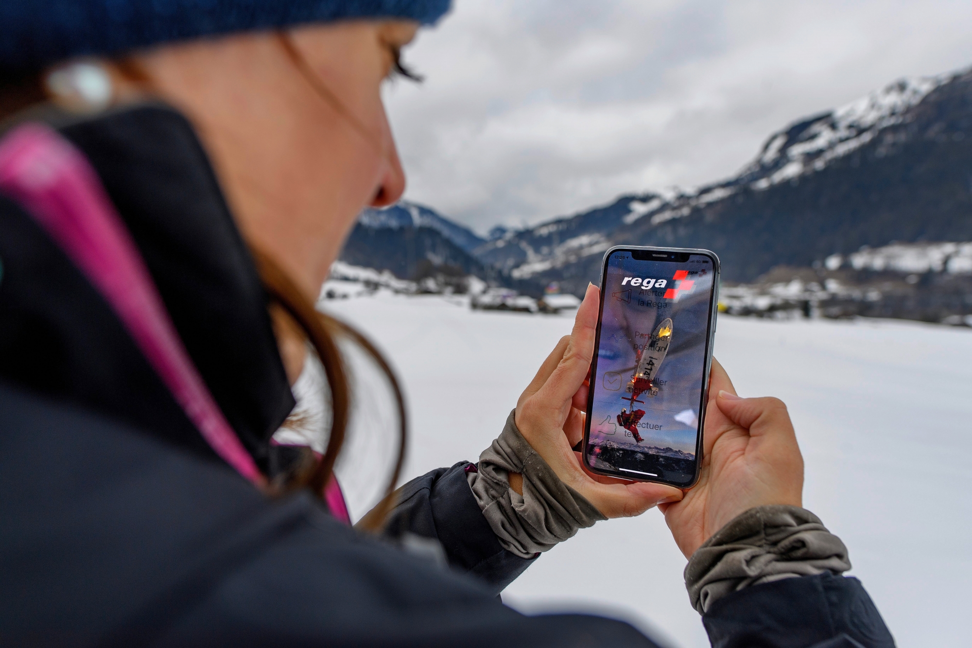 La REGA a sorti une nouvelle app pour le signalement des victimes d'accidents, notamment en montagne ou randonnée. 
Photo Lib/Alain Wicht Château d'Oex, le 26.1.2019